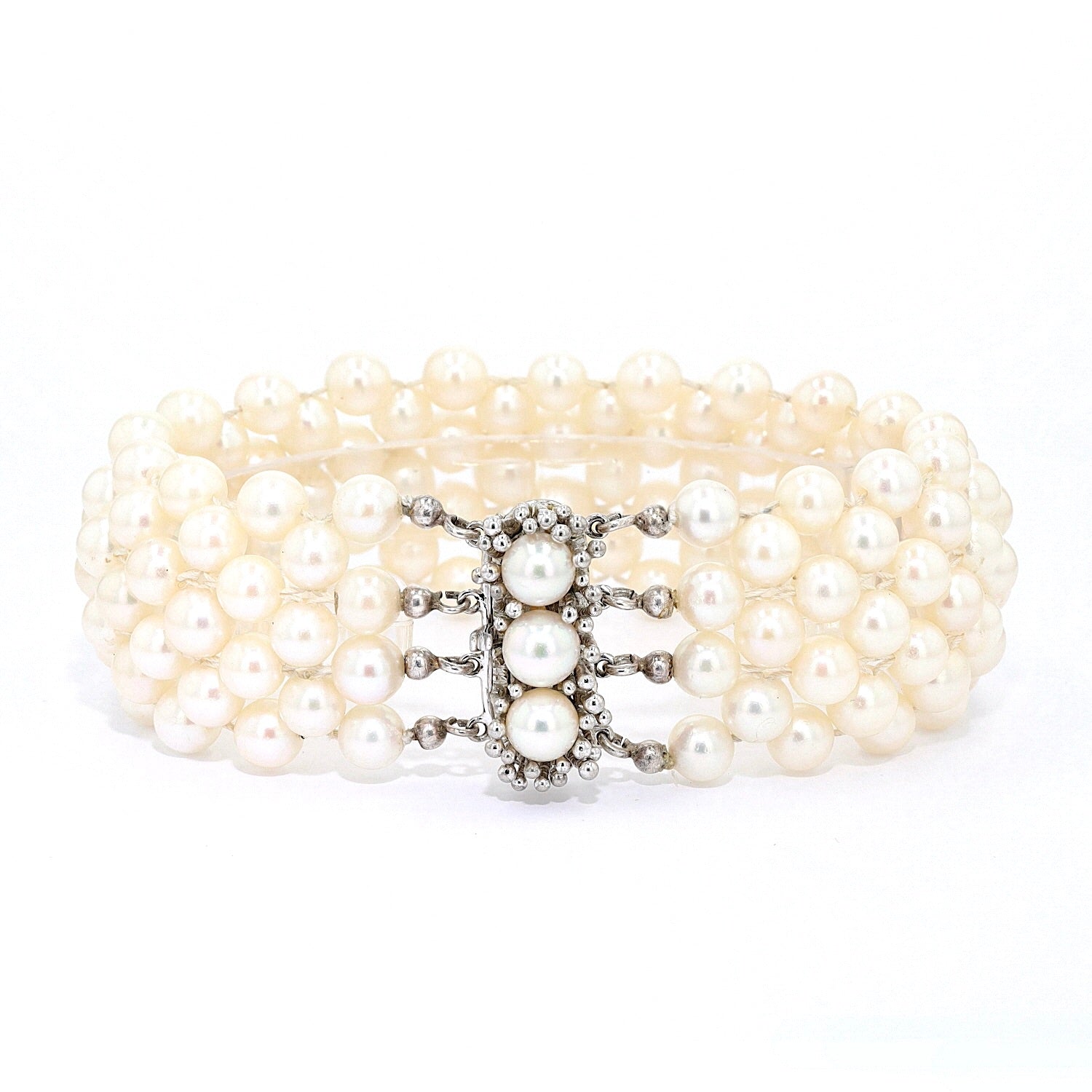 Zuchtperlenarmband mit einem Schloß aus 585er Weißgold, liegend frontal
