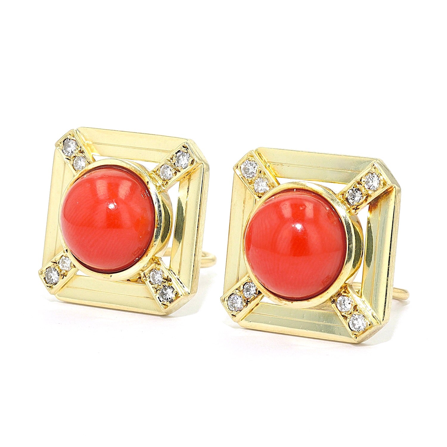 1 Paar Ohrclips in 585er Gelbgold mit Koralle und Diamanten, liegend links gedreht
