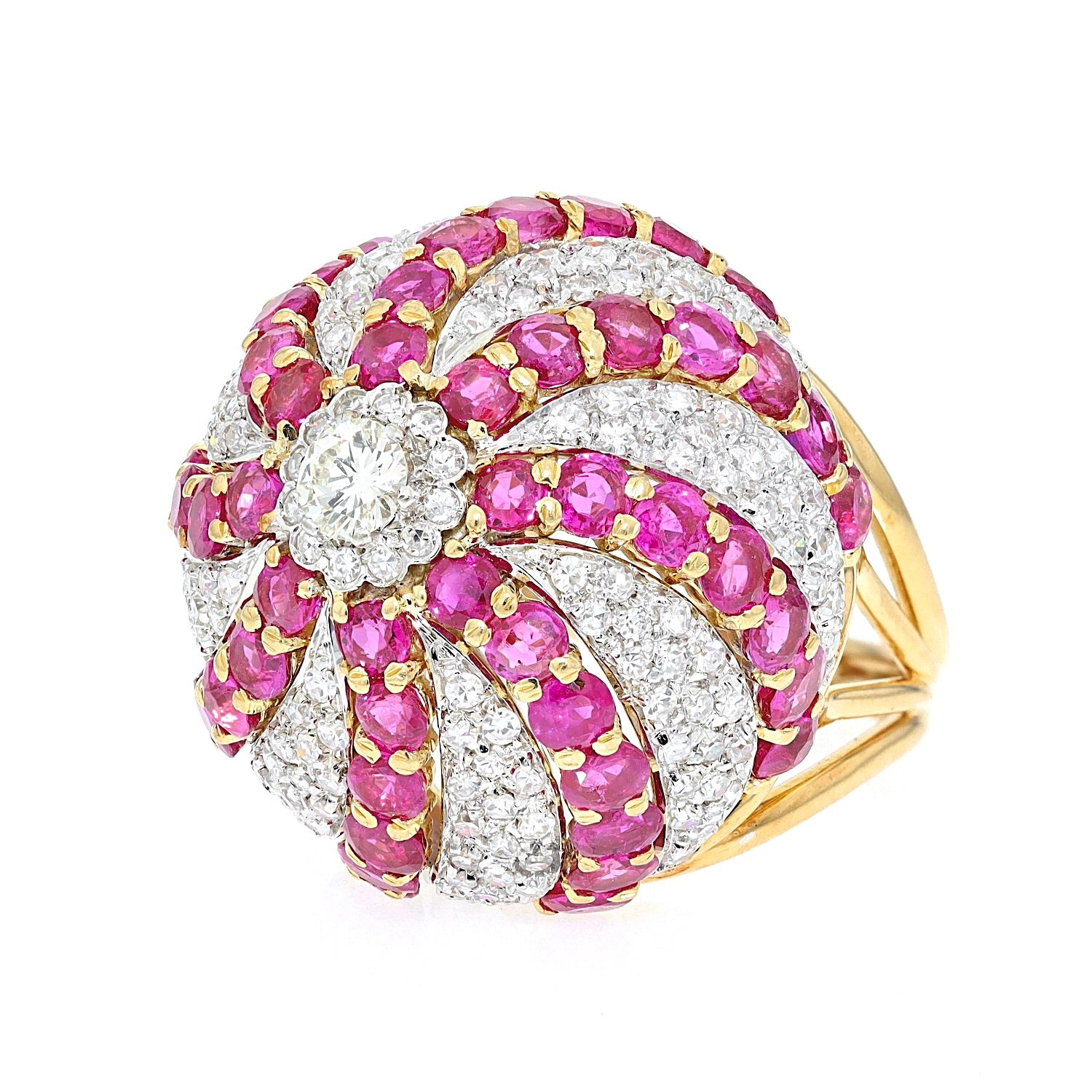 Ring in 750er Gelbgold mit pinkfarbenen Saphiren und insgesamt ca. 1,9 ct Diamanten, liegend links gedreht