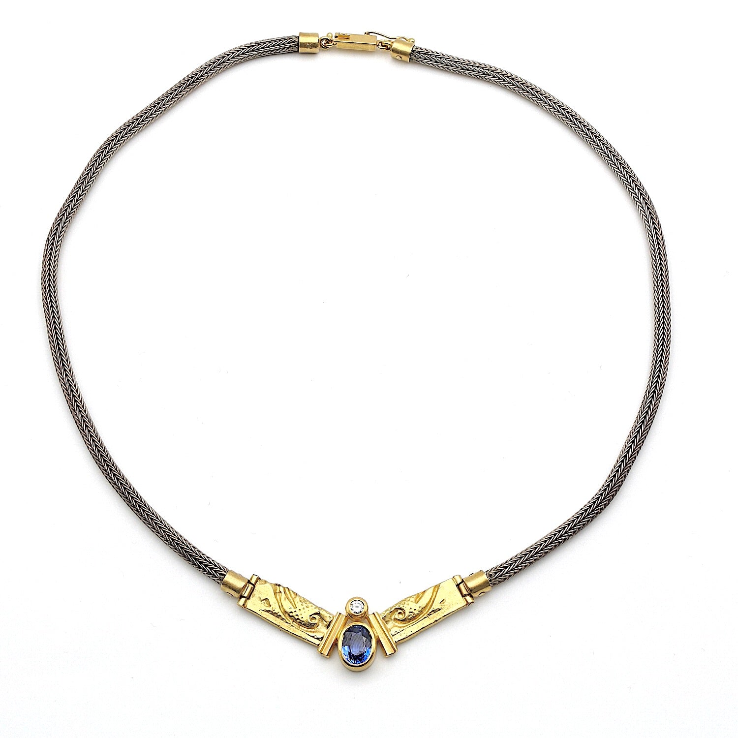 Collier in 750er Gelbgold und Silber mit einem Brillanten und einem Saphir, liegend Draufsicht