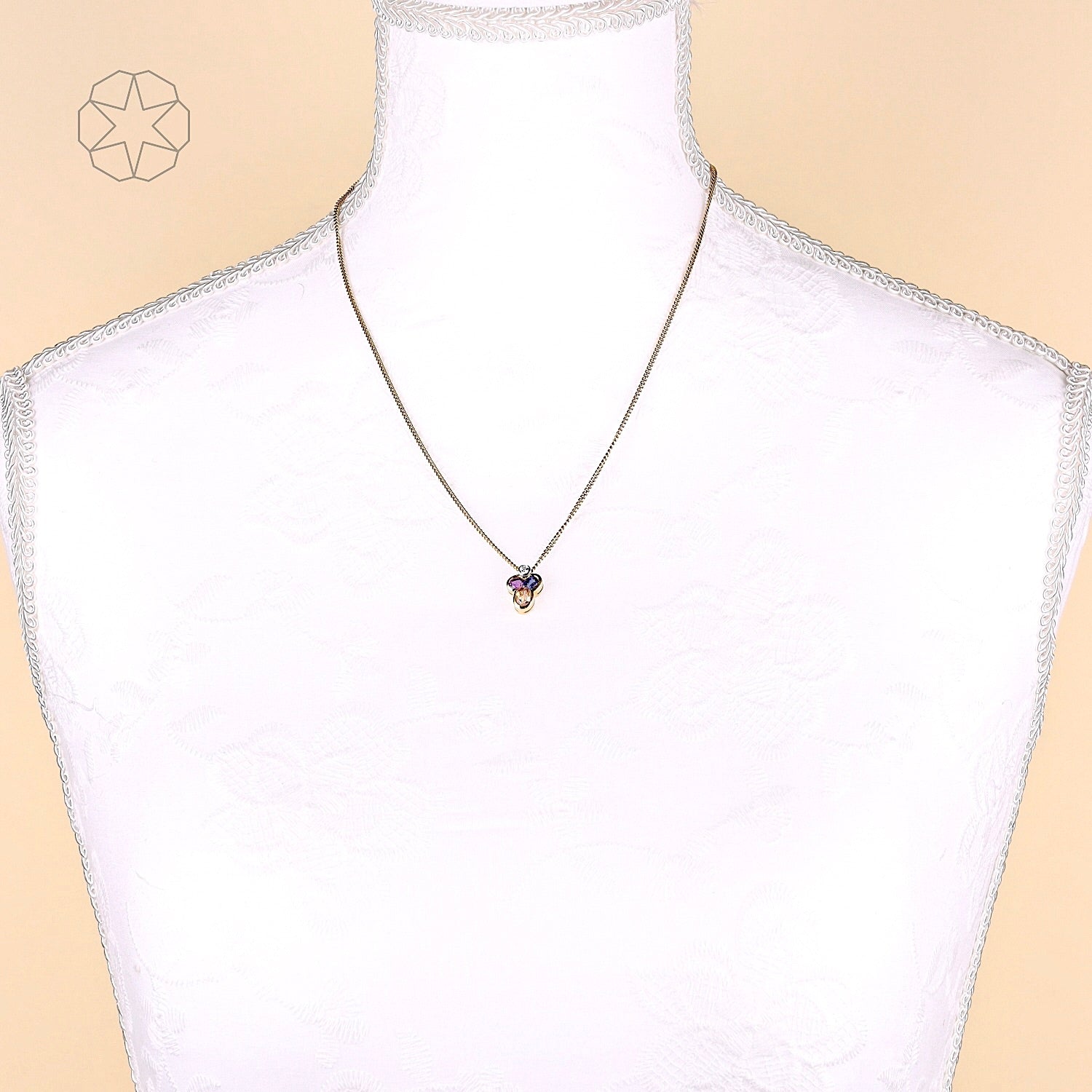 Kette mit Anhänger in 750er Gelbgold mit bunten Saphiren und einem Brillanten, an der Büste