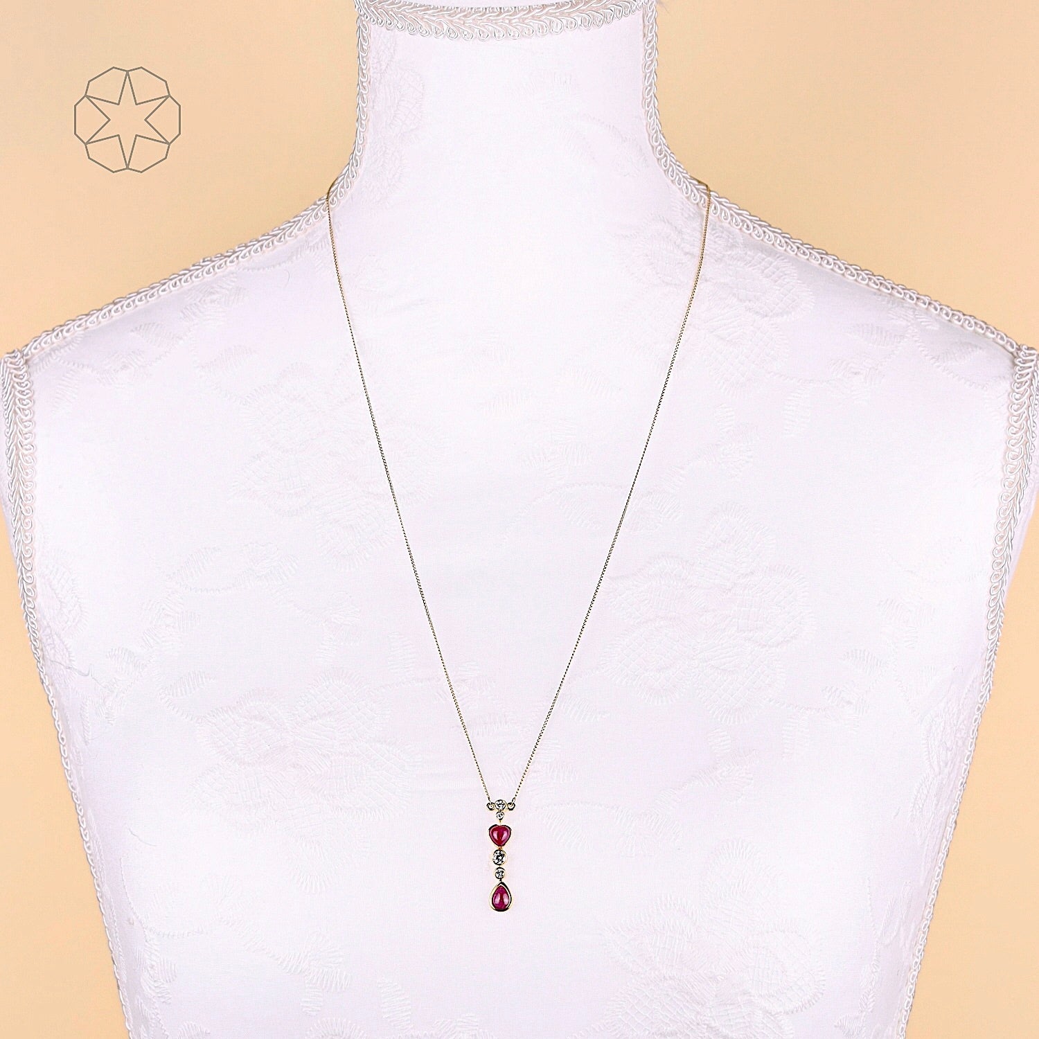 Collier in 750er Gelbgold mit Rubinen und Brillanten, an der Büste