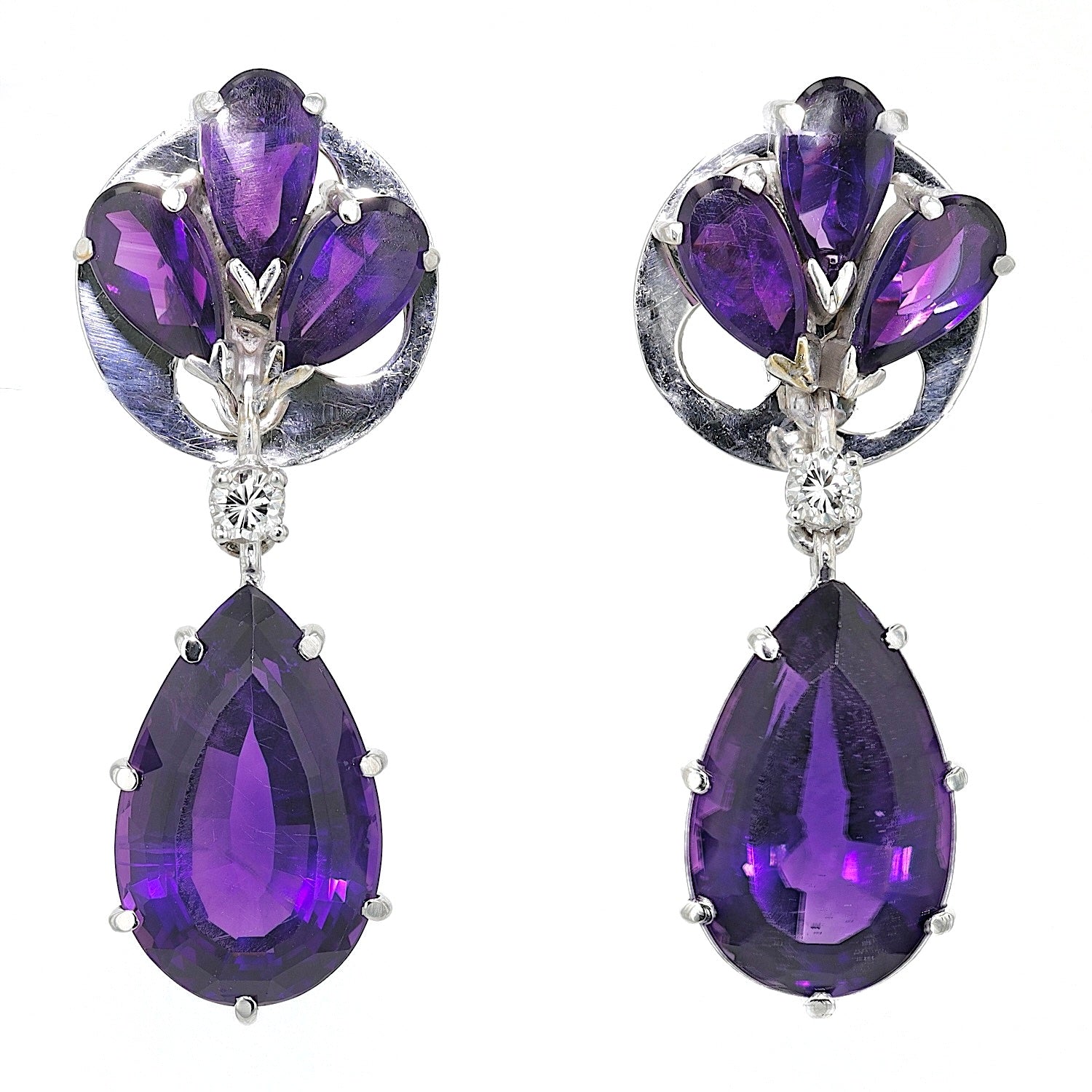 Ohrringe in 750er Weißgold mit Amethysten und Brillanten, hängend frontal