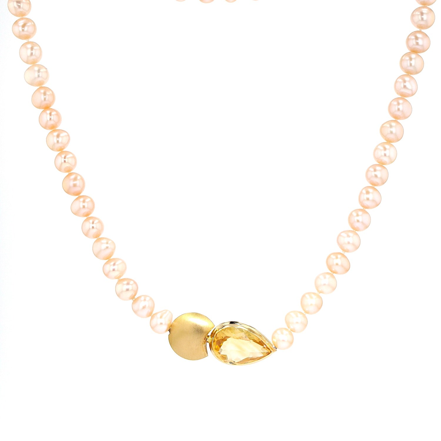 Zuchtperlencollier mit einem 750er Gelbgoldschloss und einem Citrin, hängend frontal