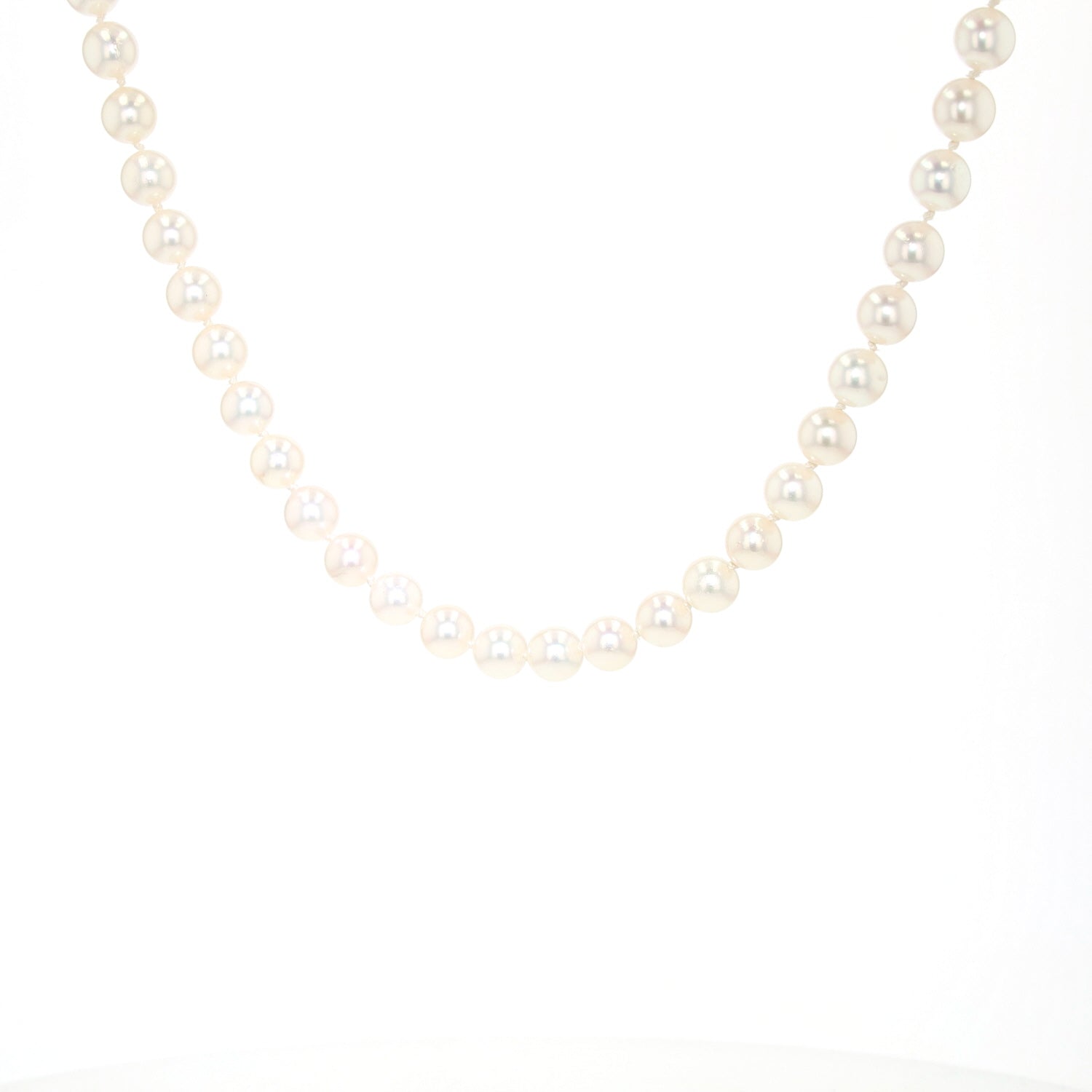 Collier mit Akoya-Zuchtperlen und einem Schloss in 585er Weißgold mit Brillanten, hängend links gedreht