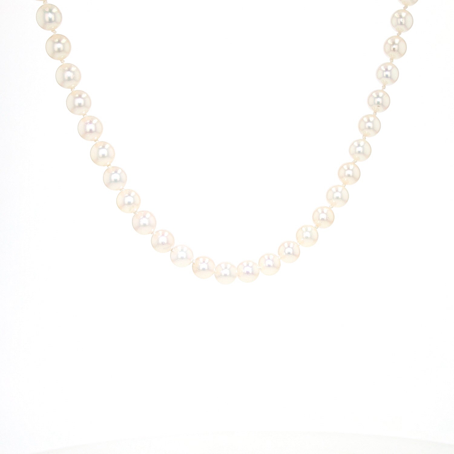 Collier mit Akoya-Zuchtperlen und einem Schloss in 585er Weißgold mit Brillanten, hängend rechts gedreht