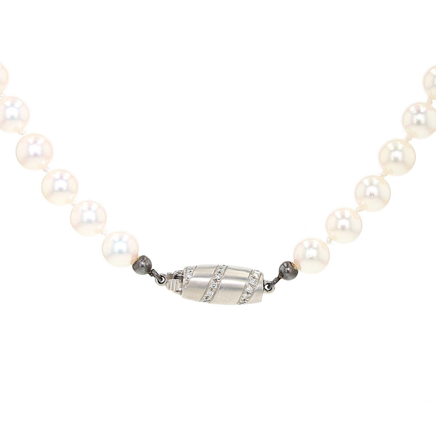 Collier mit Akoya-Zuchtperlen und einem Schloss in 585er Weißgold mit Brillanten, Schloss Nahaufnahme
