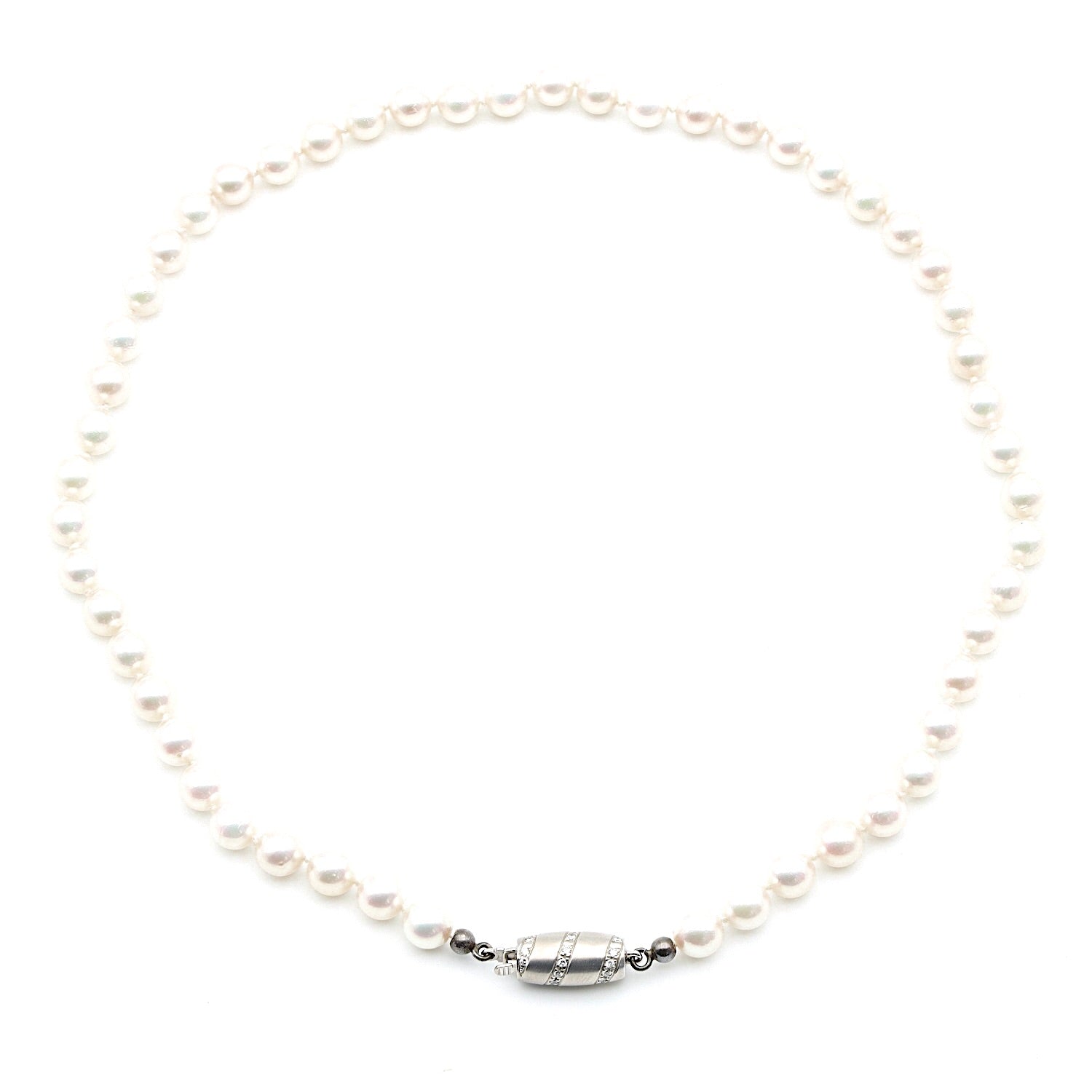 Collier mit Akoya-Zuchtperlen und einem Schloss in 585er Weißgold mit Brillanten, liegend Draufsicht