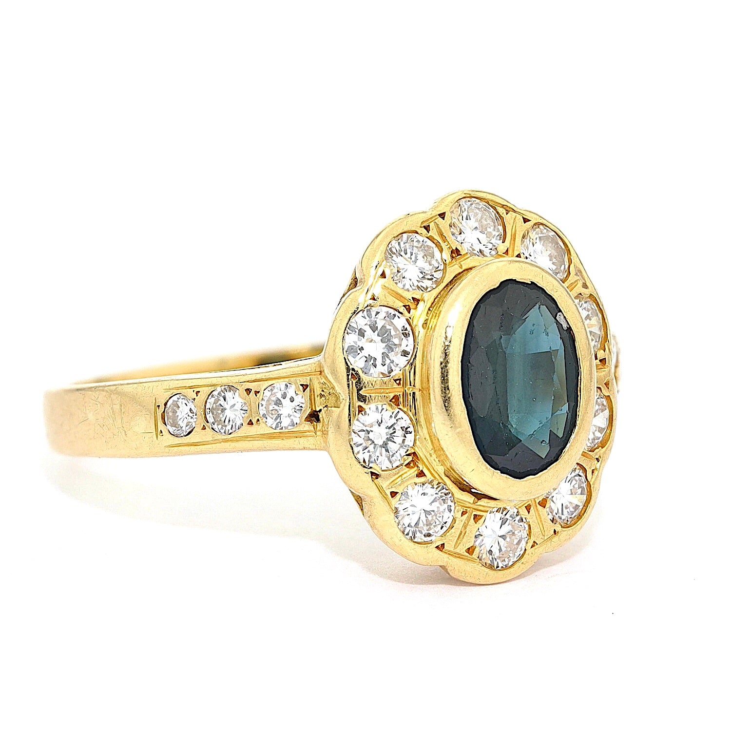 Vintage Ring in 750er Gelbgold mit einem Saphir und Brillanten, liegend rechts gedreht