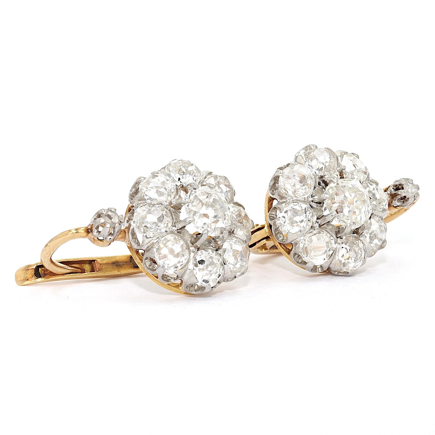 1 Paar Ohrringe, Frankreich um 1910 in 750er Gelbgold, Platin mit Diamanten, liegend rechts gedreht