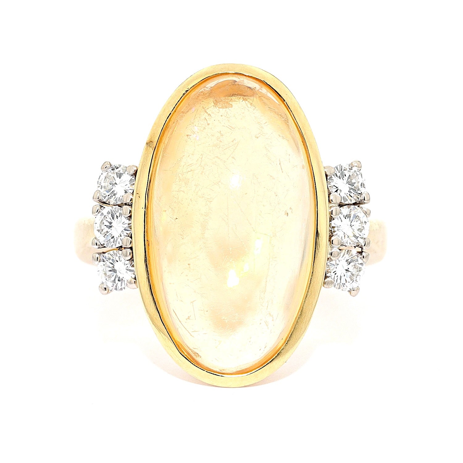 Ring in 750er Gelbgold mit einem Kristallopal und Brillanten, liegend frontal