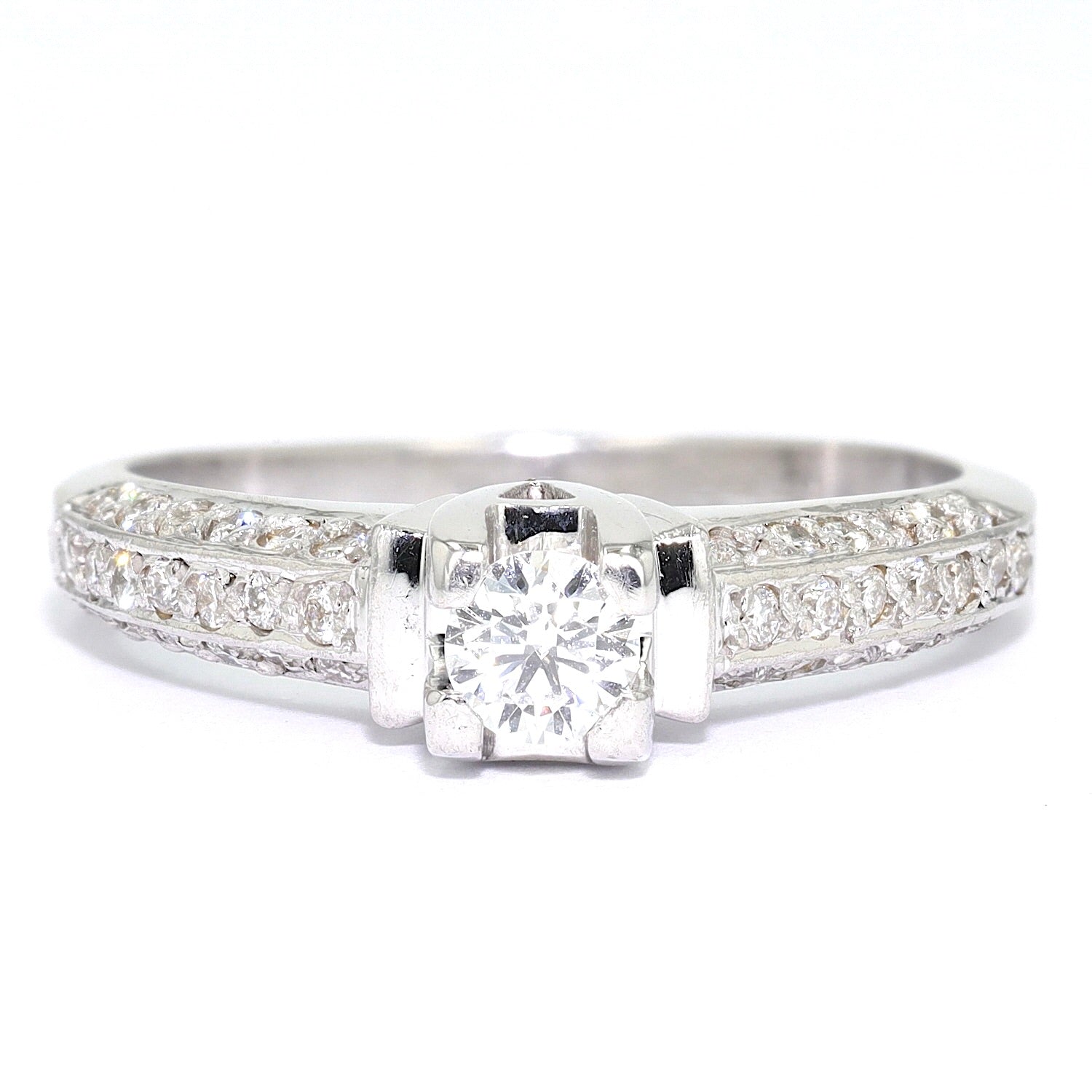 Vintage Ring in 750er Weißgold mit Brillanten, liegend frontal