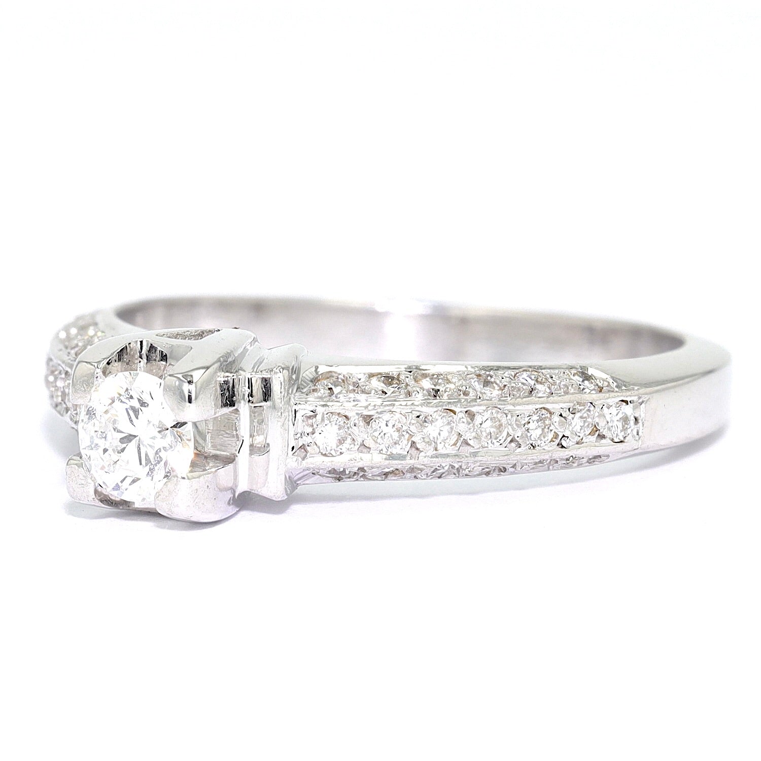Vintage Ring in 750er Weißgold mit Brillanten, liegend links gedreht