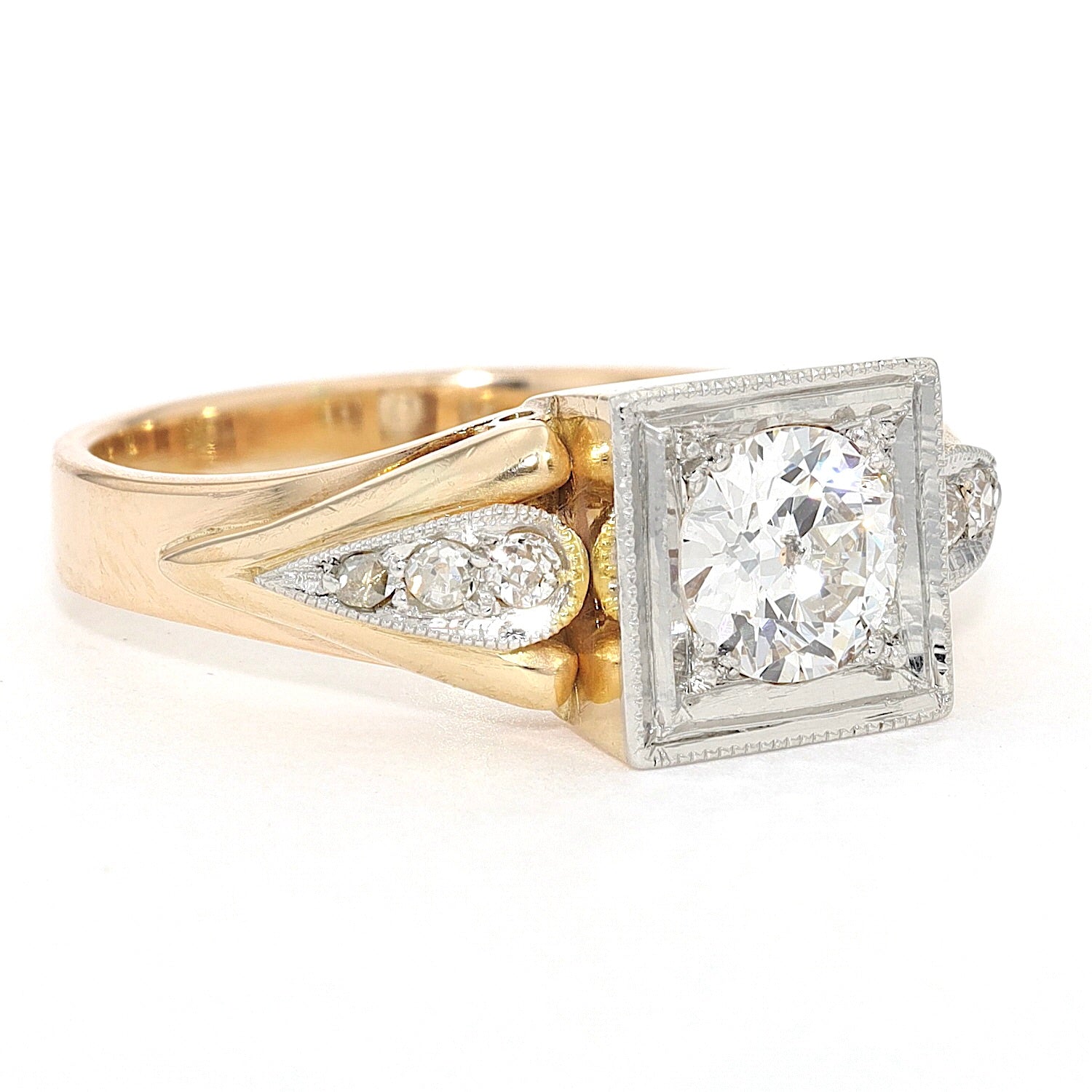 Ring um 1920 in 750er Gelbgold mit Platin und Diamanten, liegend rechts gedreht