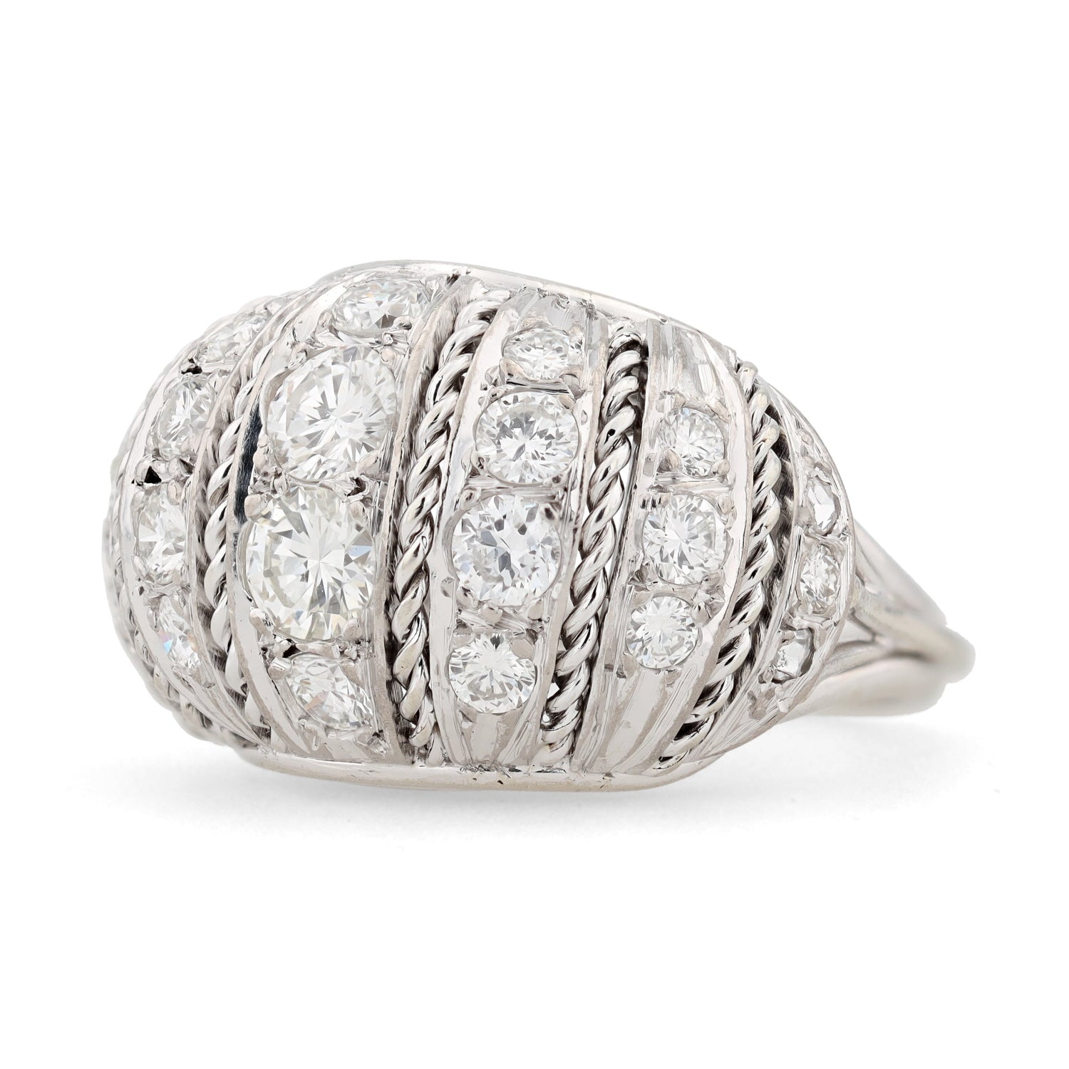 Ring in 585er Weißgold mit Brillanten und Diamanten, liegend links gedreht