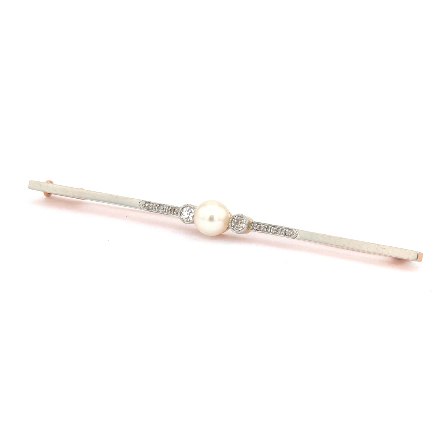 Nadel in 585er Roségold, platiniert mit Zuchtperle und Diamanten, liegend links gedreht