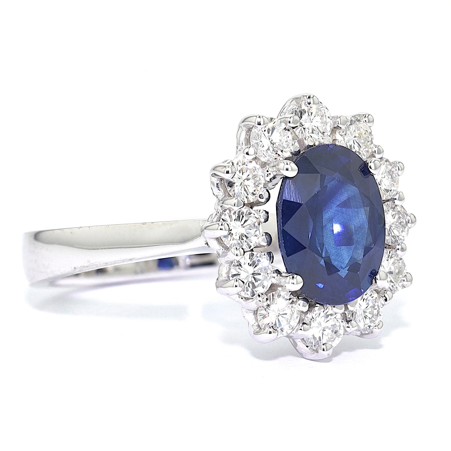 Ring in 750er Weißgold mit einem Saphir und Brillanten, liegend rechts gedreht