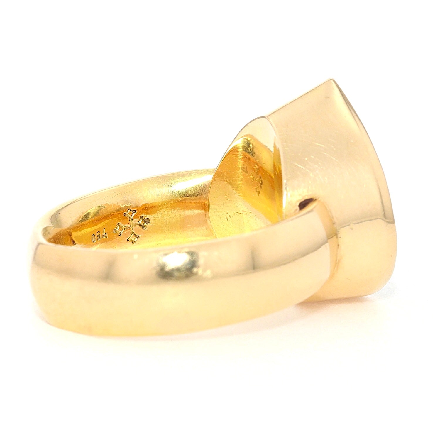 Ring in 750er Gelbgold mit einem Turmalin, Seitenansicht liegend