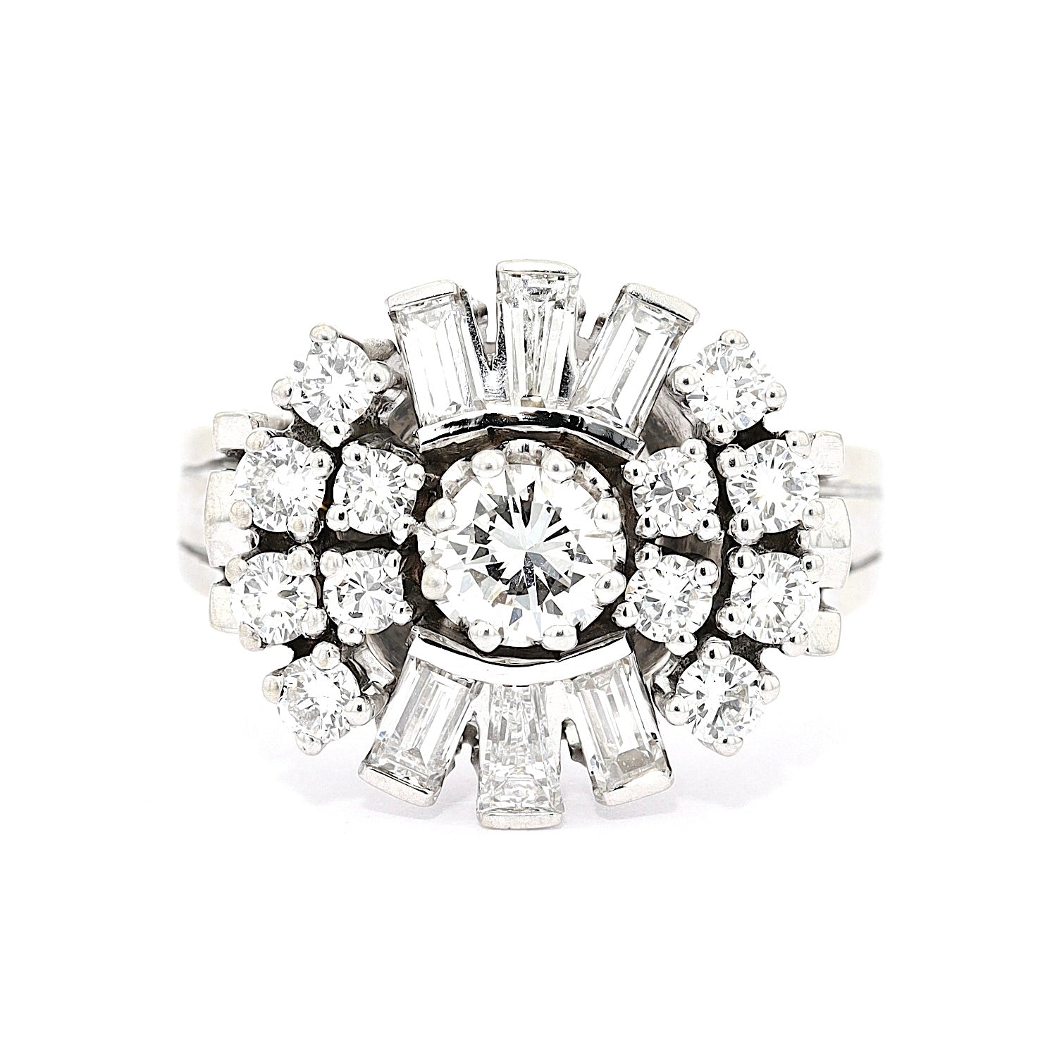Vintage Ring in 585er Weißgold mit insgesamt ca. 1,45 ct Brillanten und Diamanten, liegend frontal