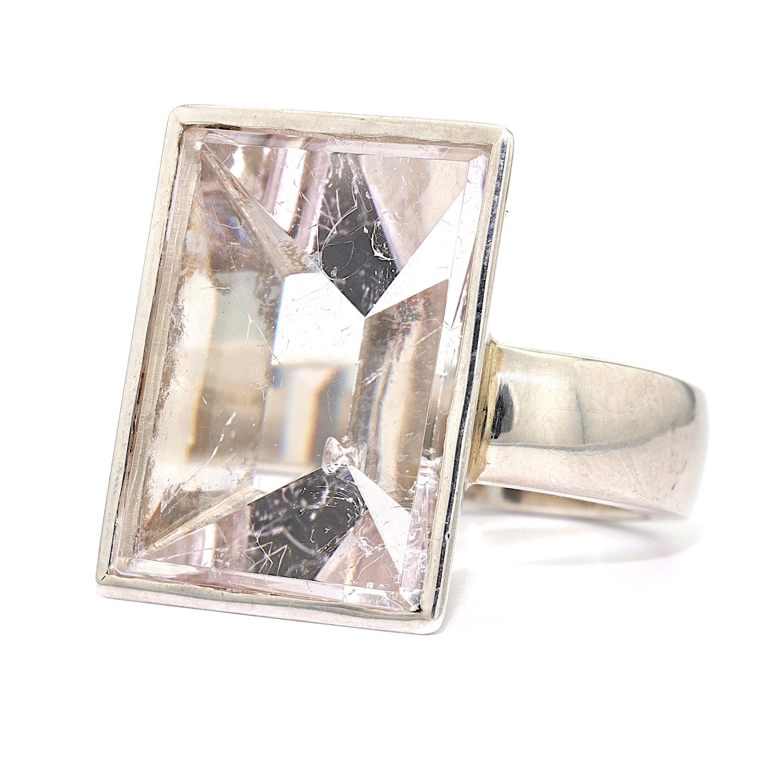 Ring in 925er Silber mit einem Morganit ca. 28,1 ct, liegend links gedreht
