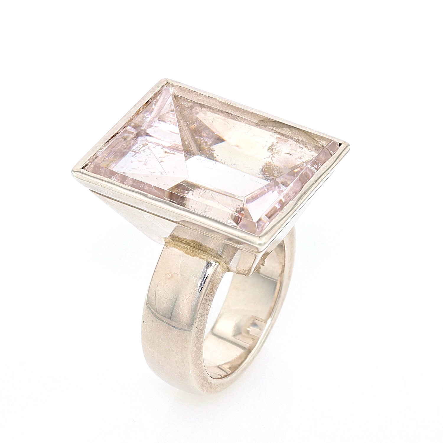 Ring in 925er Silber mit einem Morganit ca. 28,1 ct, stehend