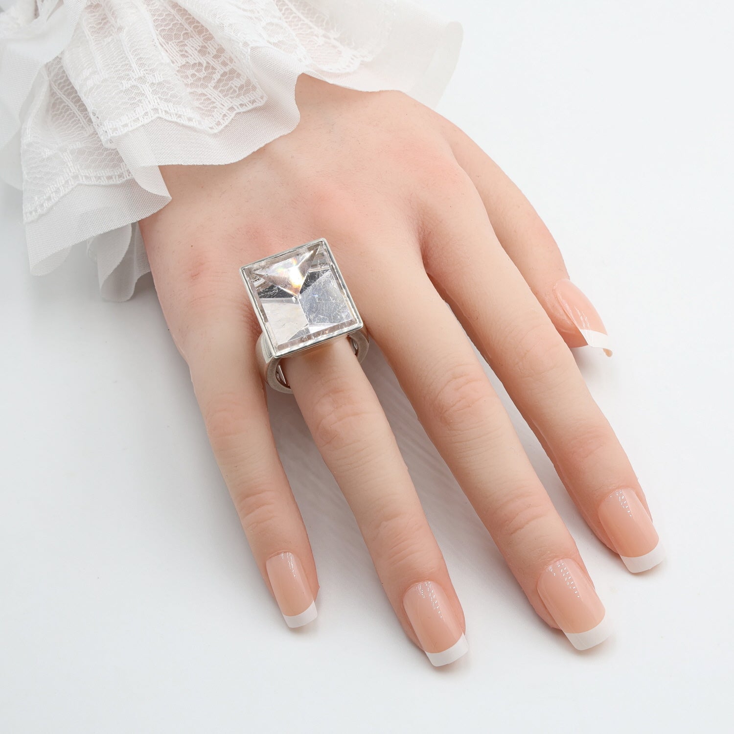 Ring in 925er Silber mit einem Morganit ca. 28,1 ct, an der Hand