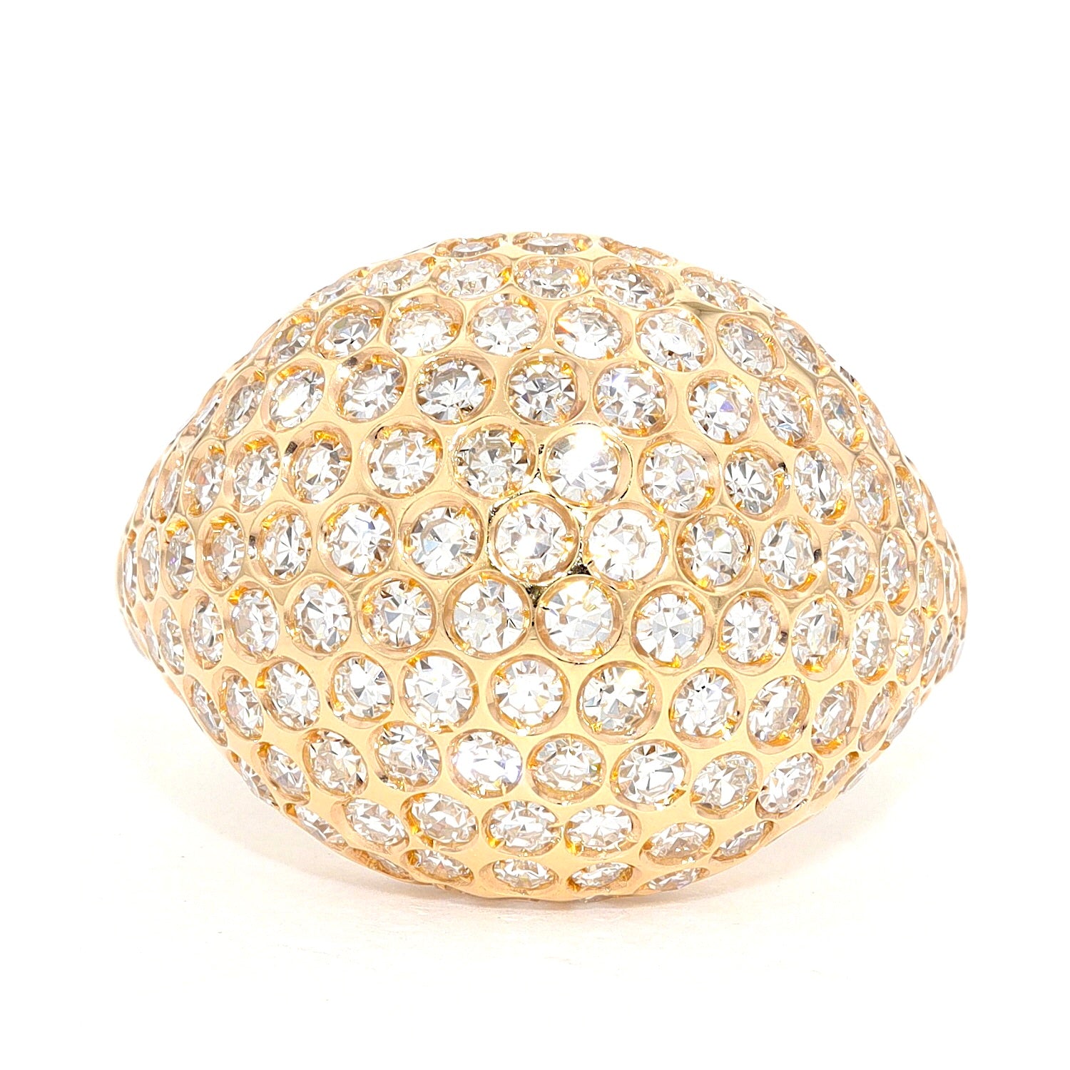 Ring in 750er Gelbgold mit insgesamt ca, 1,6 ct Brillanten, liegend frontal