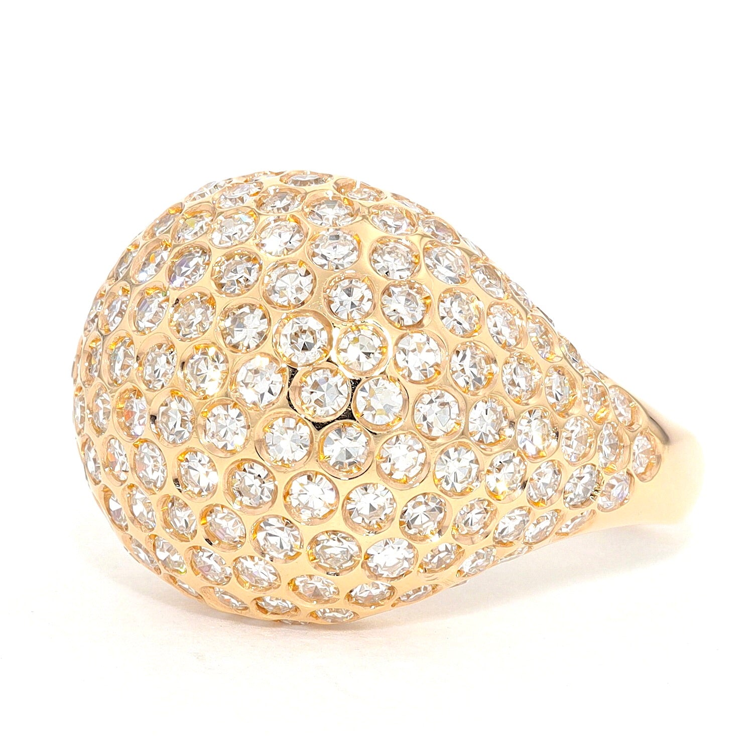 Ring in 750er Gelbgold mit insgesamt ca, 1,6 ct Brillanten, liegend links gedreht
