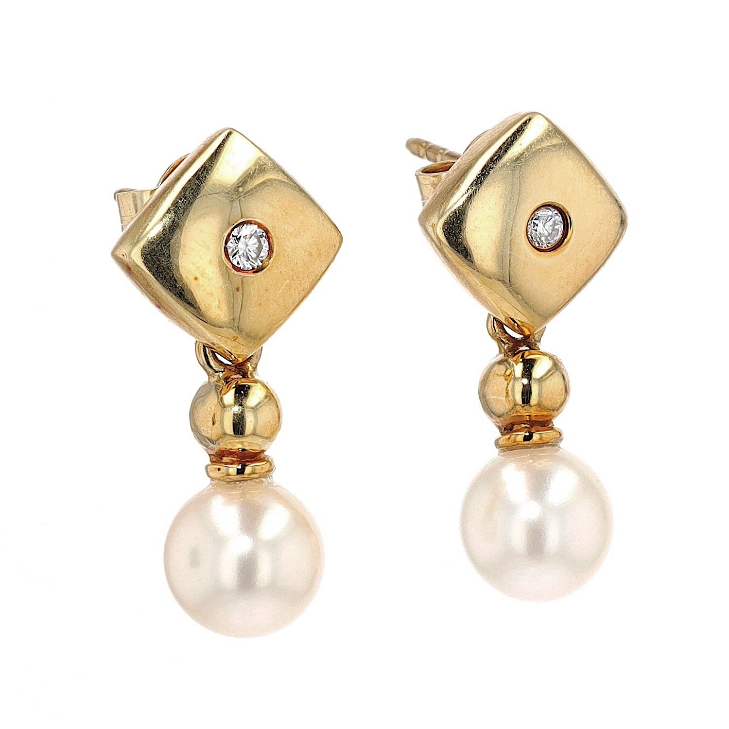 1 Paar Ohrringe aus 585er Gelbgold mit Zuchtperlen und Brillanten, hängend rechts gedreht