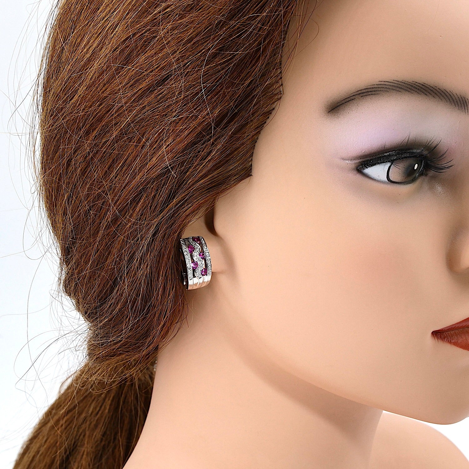 1 Paar Ohrstecker in 750er Weißgold mit Brillanten und pinkfarbenen Saphiren, einzelnd am Ohr