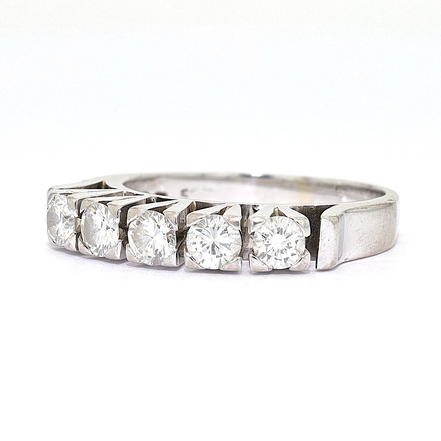 Vintage Ring in 585 Weißgold mit Brillanten, gesamt ca. 0,50 ct, liegend links gedreht