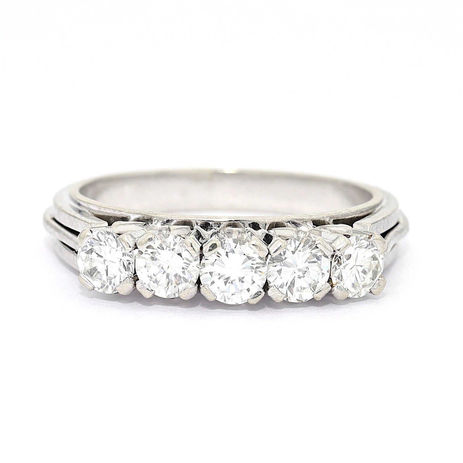 Ring in 750er Weißgold mit 5 Brillanten, gesamt ca. 1 ct, liegend frontal