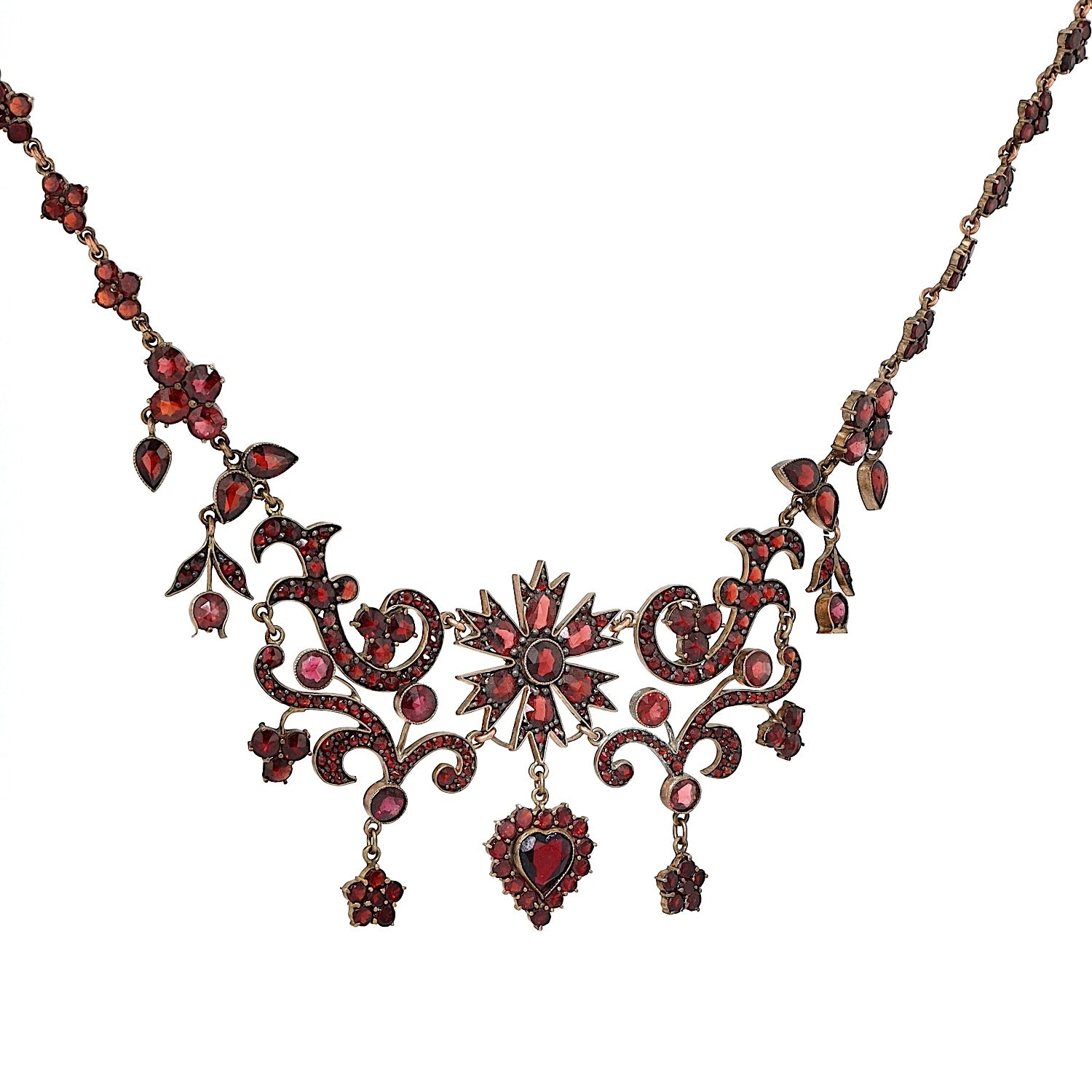 Granatcollier um 1900 aus Tombak, vergoldet, hängend rechts gedreht