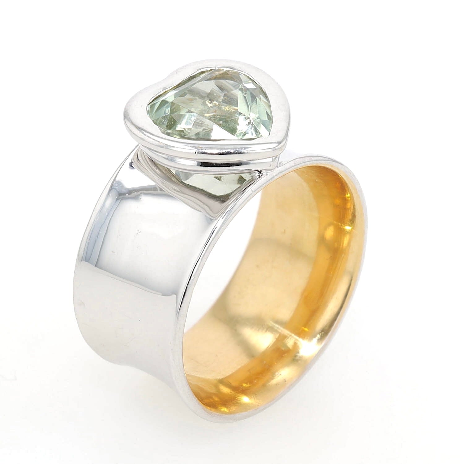 Ring in 750er Bicolor Gold mit einem grünen Beryll in Herzform, stehend