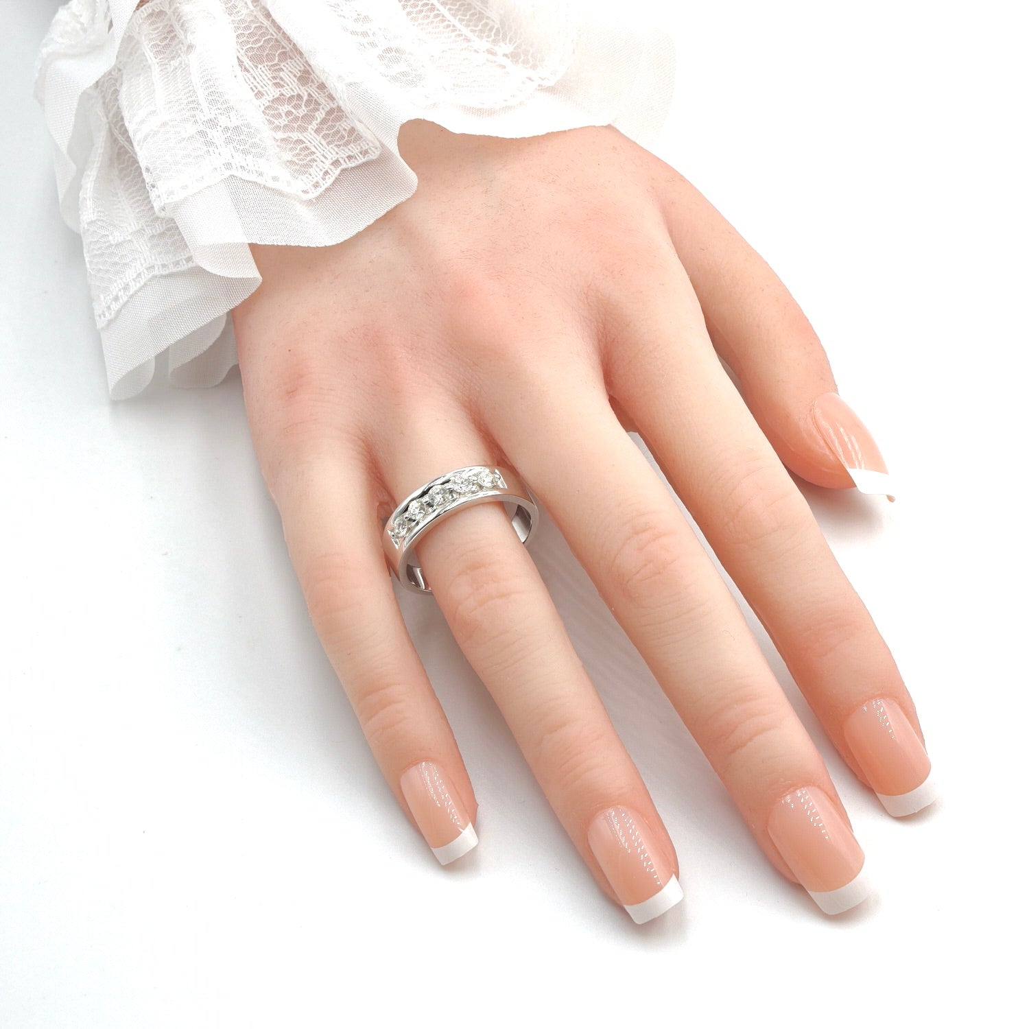 Ring 585 Weißgold mit Brillanten, ges. ca. 0,55 ct, an der Hand