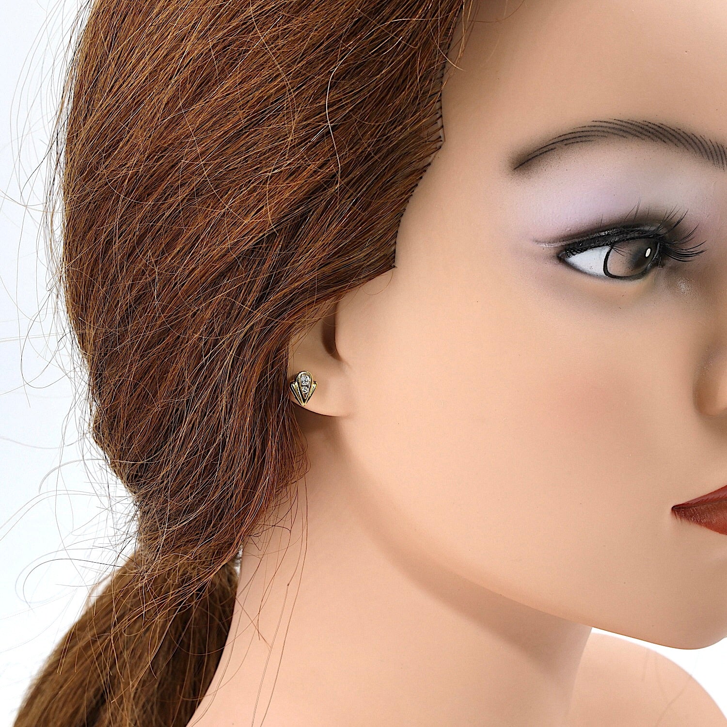 1 Paar Ohrhänger in 750er Gelbgold mit Brillanten, Rubinen, Saphiren und Smaragden, einzelnd am Ohr 1