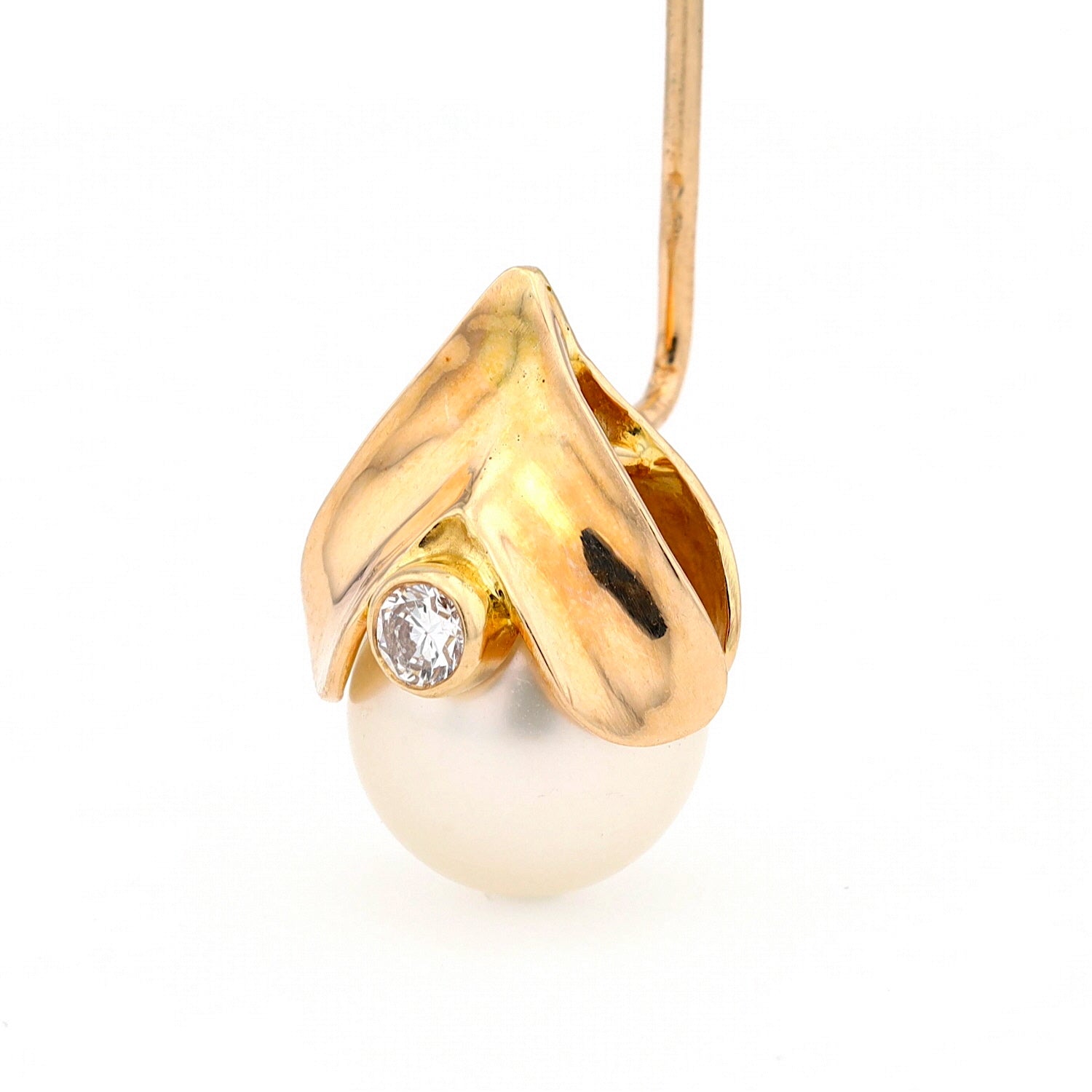 Reversnadel in 585er Gelbgold mit einem Brillant und Zuchtperle, stehend inks gedreht