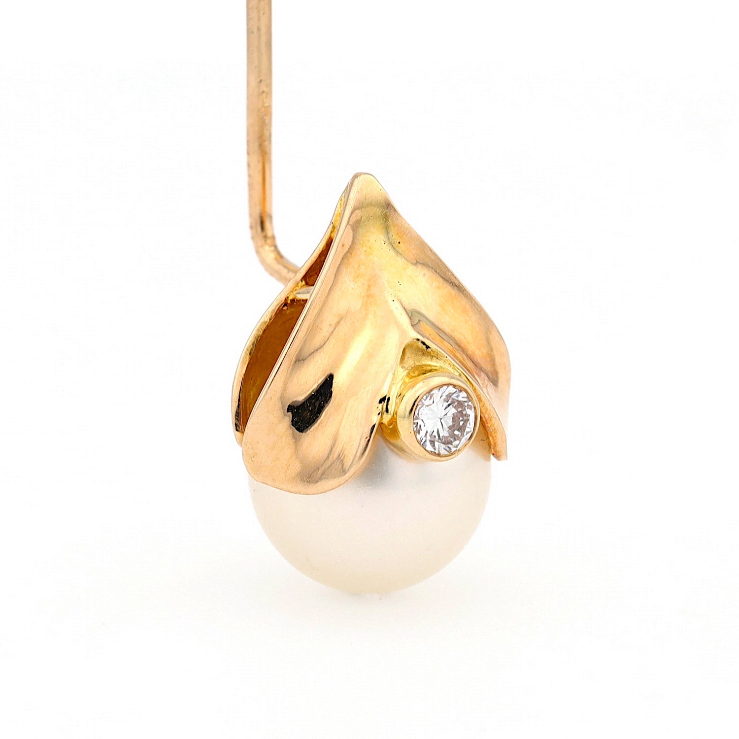 Reversnadel in 585er Gelbgold mit einem Brillant und Zuchtperle, stehend rechts gedreht