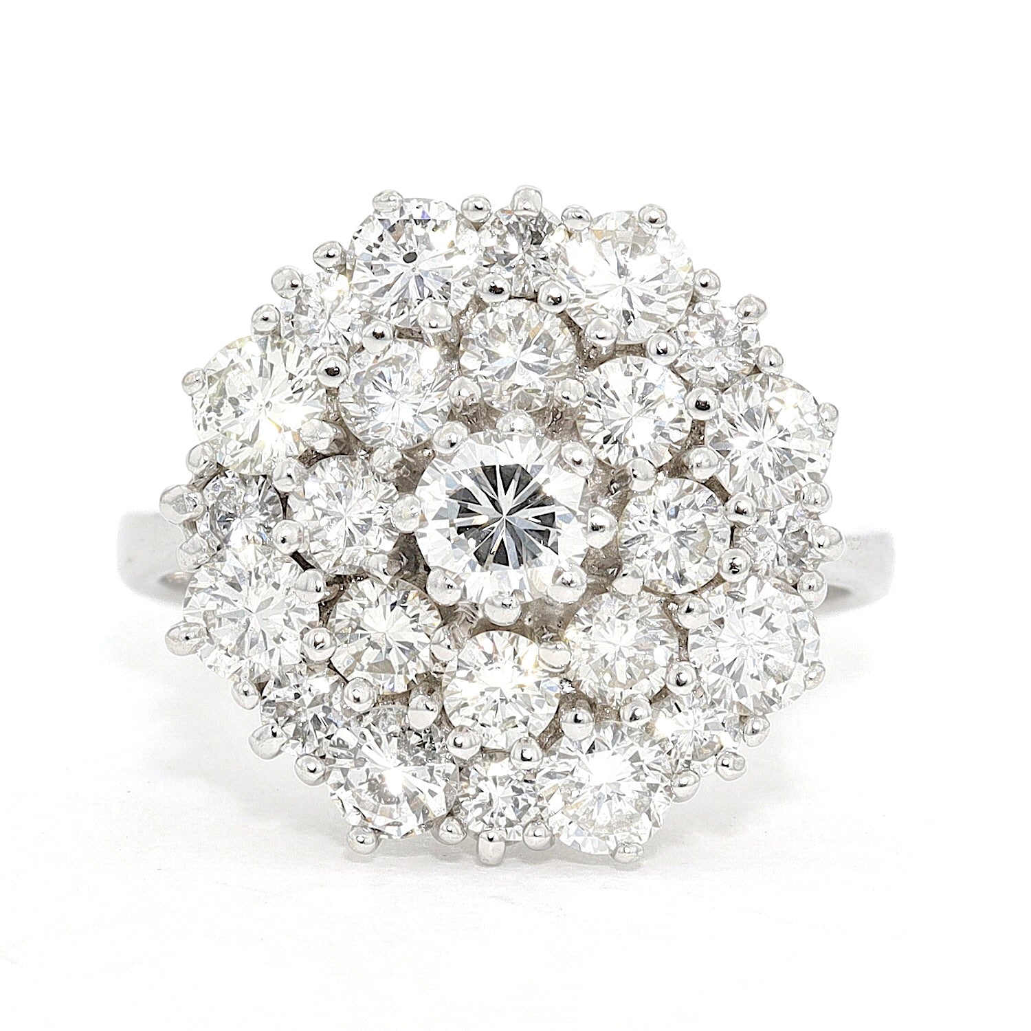 Ring in 750er Weißgold mit Brillanten, ges. ca. 2 ct, liegend frontal