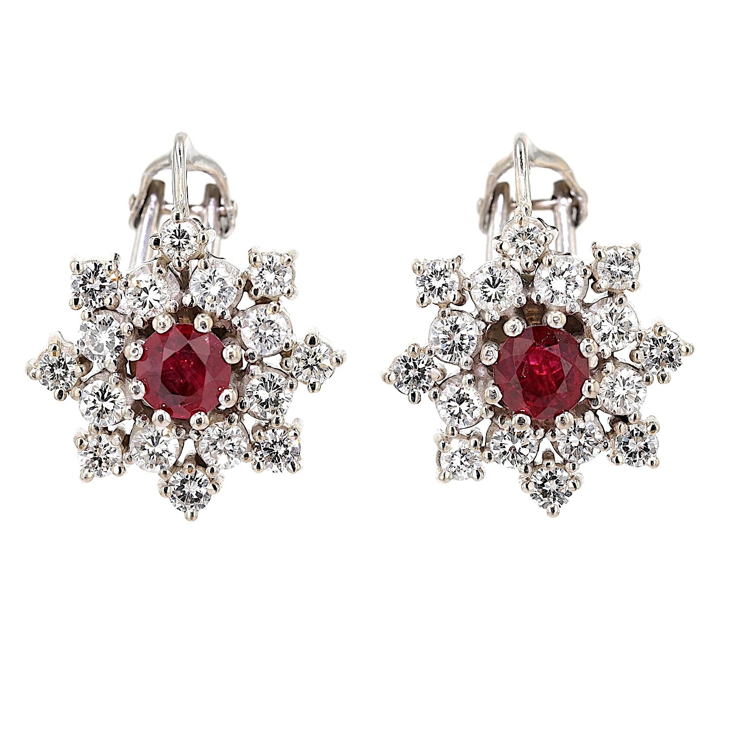 1 Paar Vintage Ohrclips in 585er Weißgold mit Brillanten, ges. 1,4 ct und Rubinen, hängend frontal