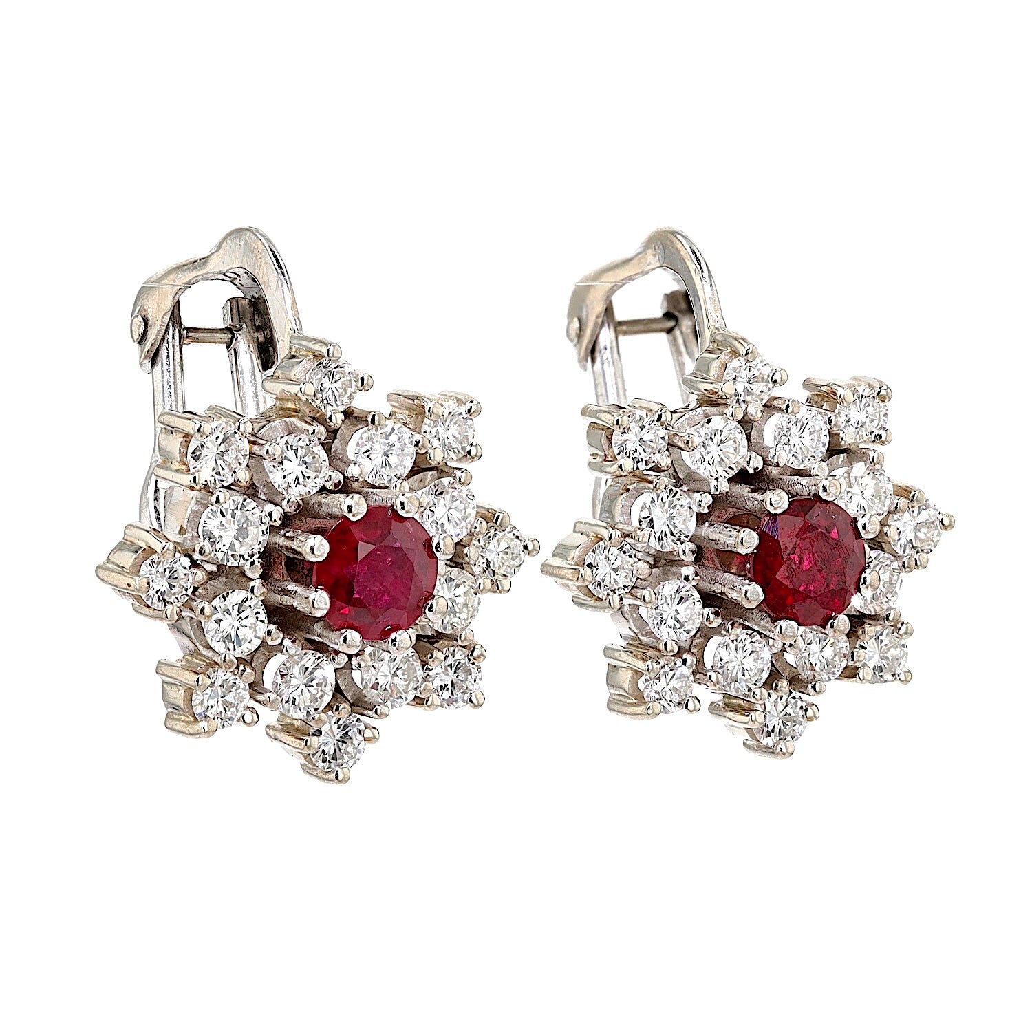1 Paar Vintage Ohrclips in 585er Weißgold mit Brillanten, ges. 1,4 ct und Rubinen, hängend rechts gedreht