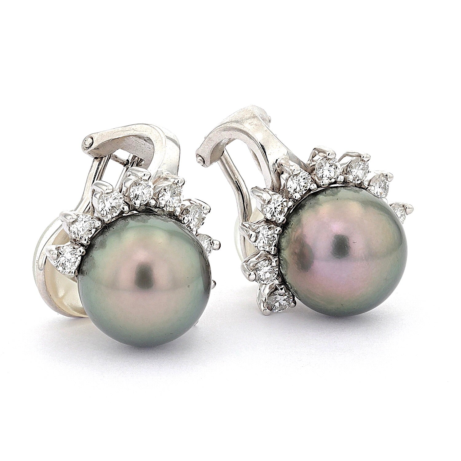 1 Paar Ohrclips in 750er Weißgold mit Tahiti-Zuchtperlen und Brillanten, liegend rechts gedreht