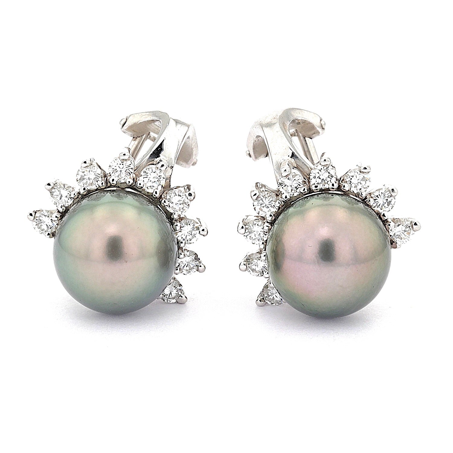 1 Paar Ohrclips in 750er Weißgold mit Tahiti-Zuchtperlen und Brillanten, stehend frontal
