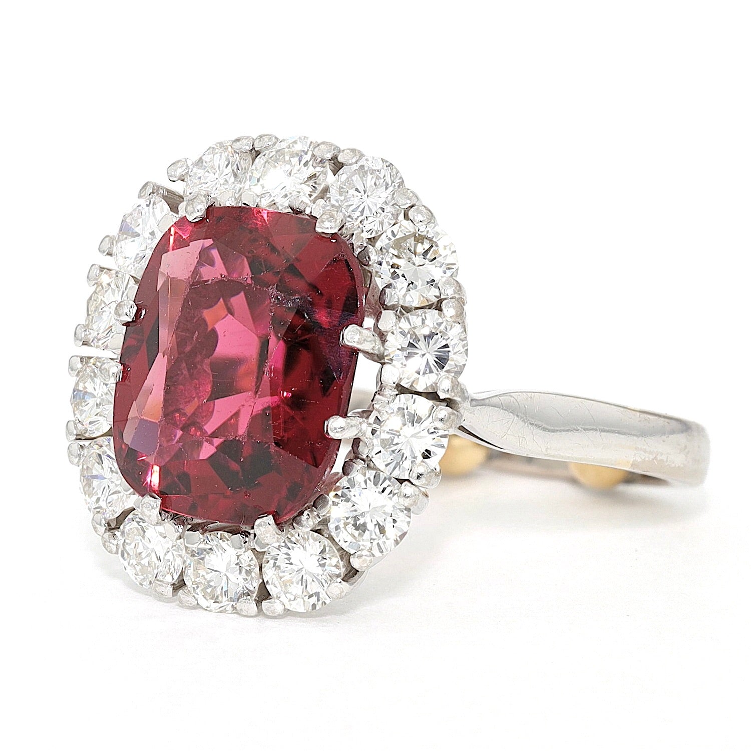 Ring in 750er Weißgold mit einem Turmalin und Brillanten, liegend links gedreht