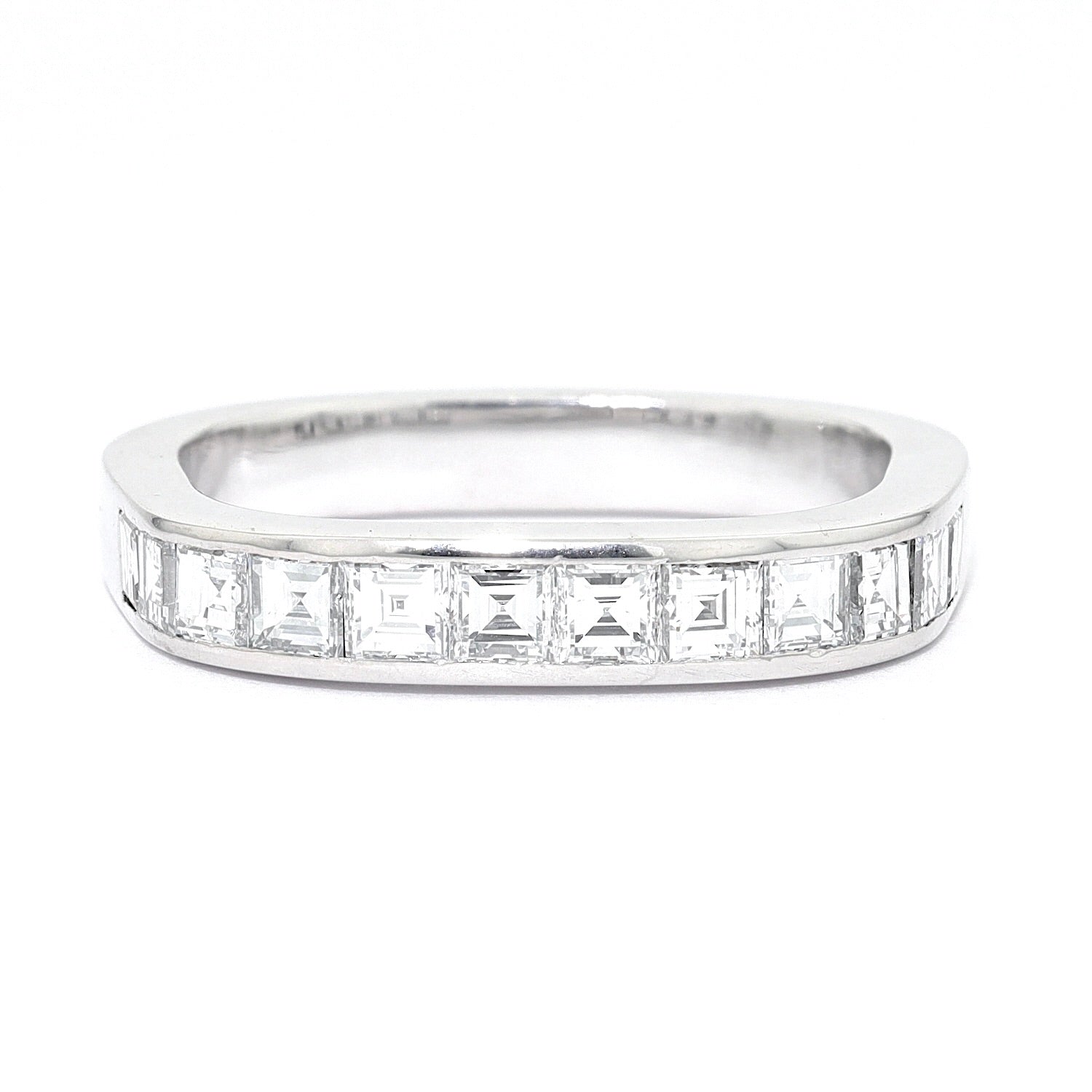 Ring in 750er Weißgold mit Diamanten, ges. ca. 1,2 ct, liegend frontal