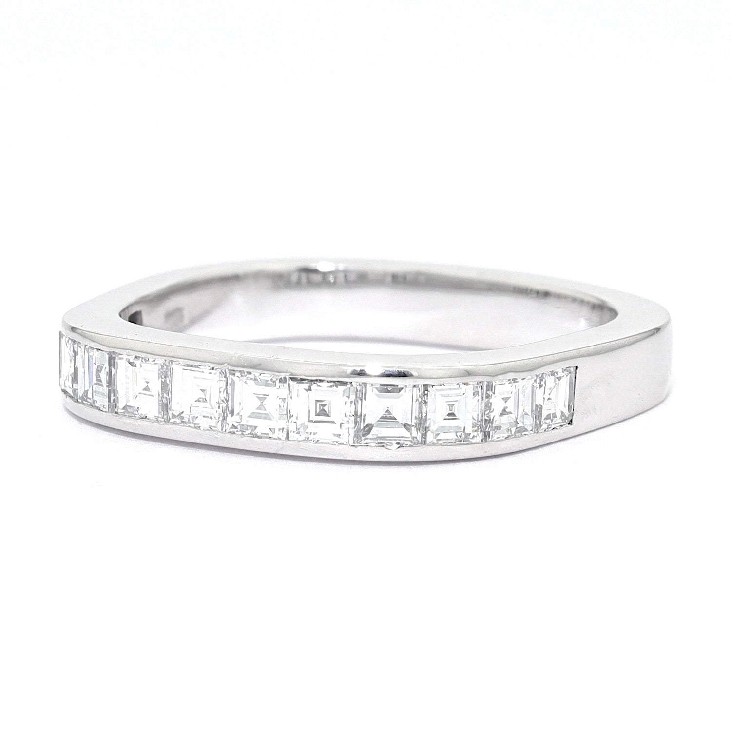 Ring in 750er Weißgold mit Diamanten, ges. ca. 1,2 ct, liegend links gedreht