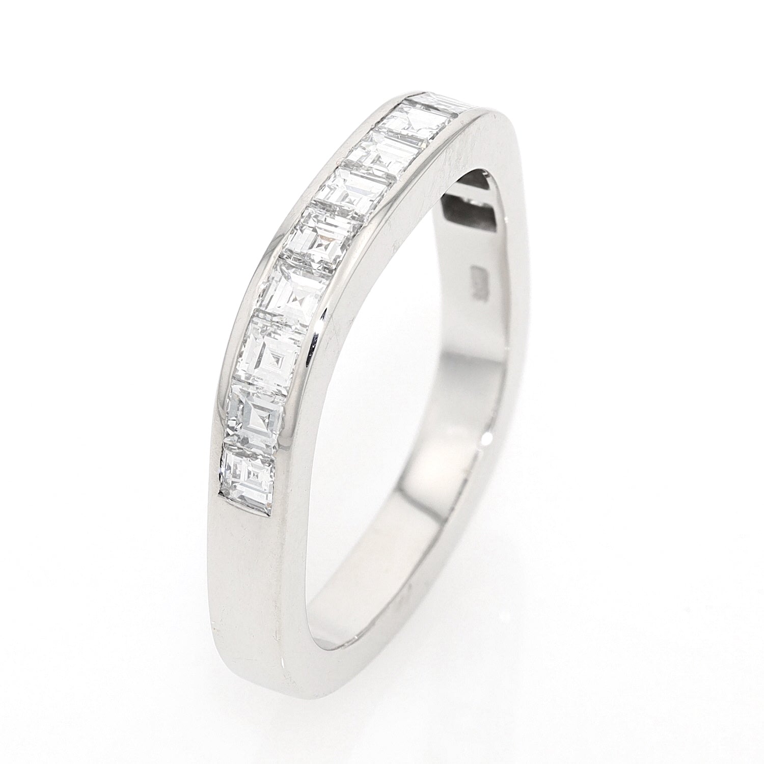 Ring in 750er Weißgold mit Diamanten, ges. ca. 1,2 ct, stehend