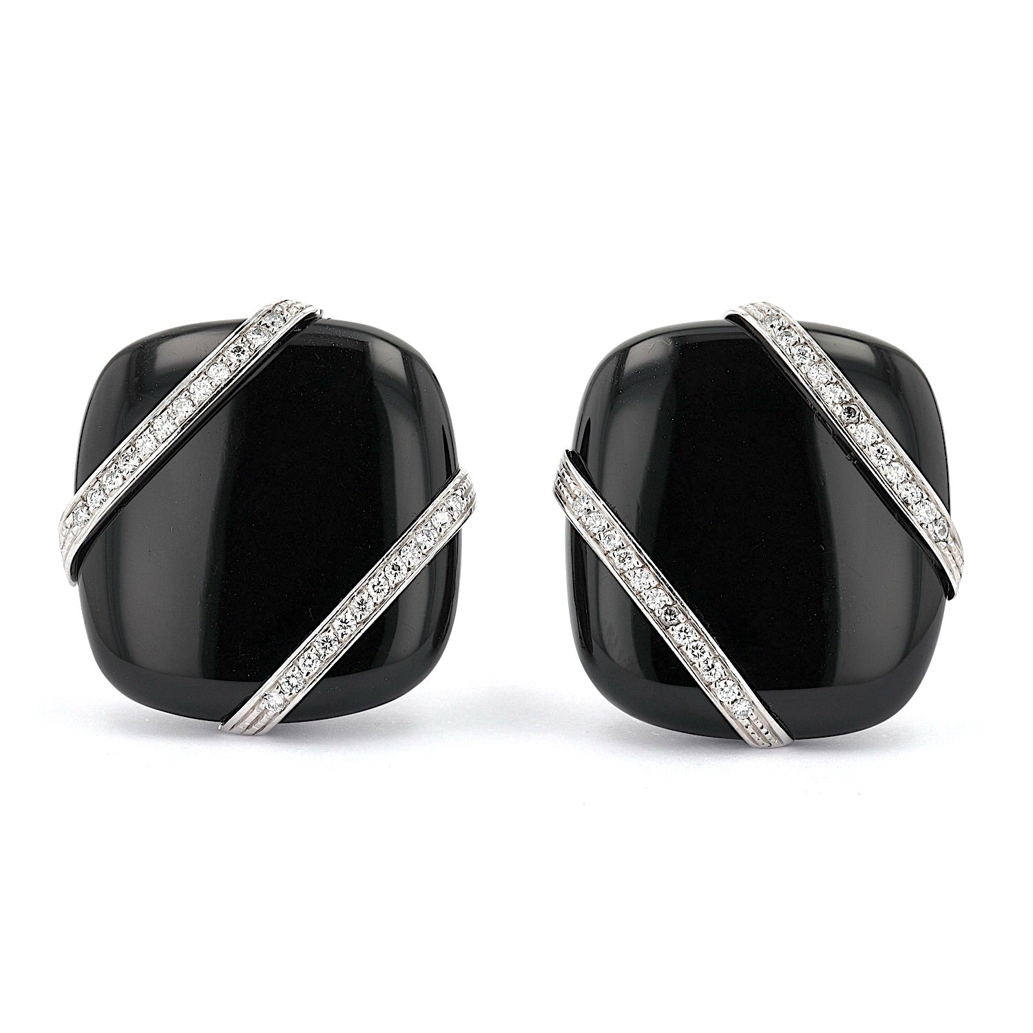 Ohrclips in 750er Weißgold mit einem großen Onyx und Brillanten, liegend frontal