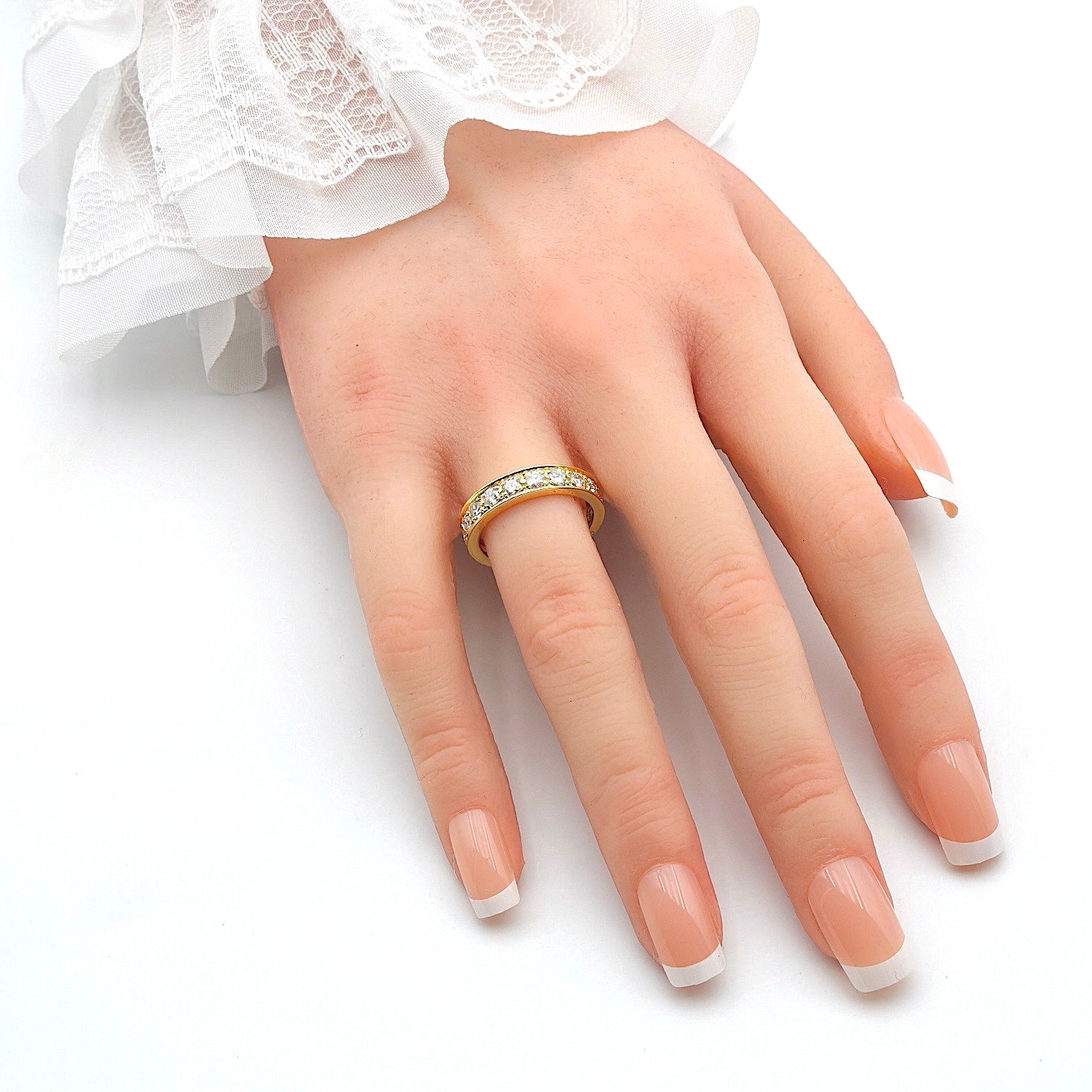 Memoire Ring in 750er Gelbgold mit Brillanten, ges. ca. 1,5 ct, an der Hand