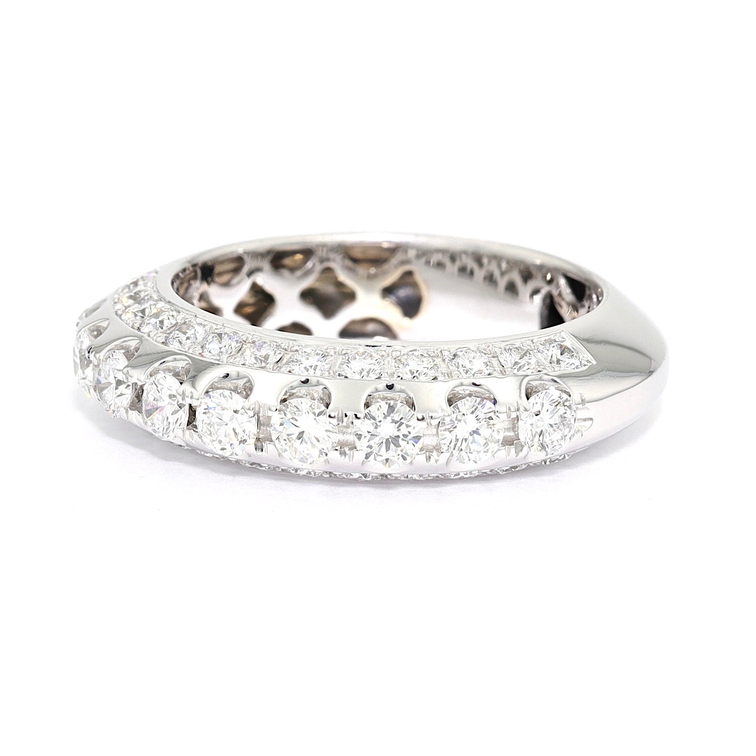 Ring in 750er Weißgold mit Brillanten, gesamt ca. 1,0 ct, liegend links gedreht